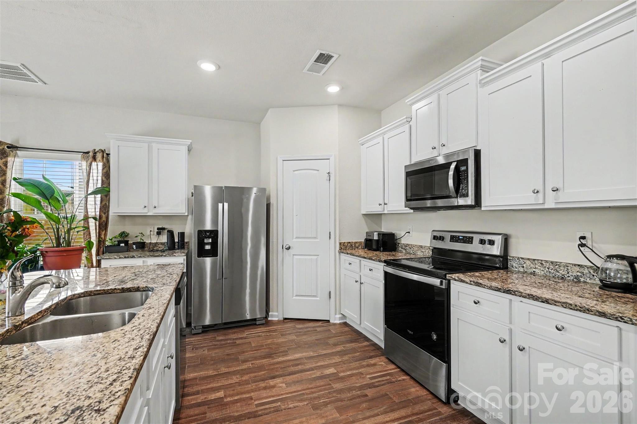 1112 Creedmore Court Property Photo 11