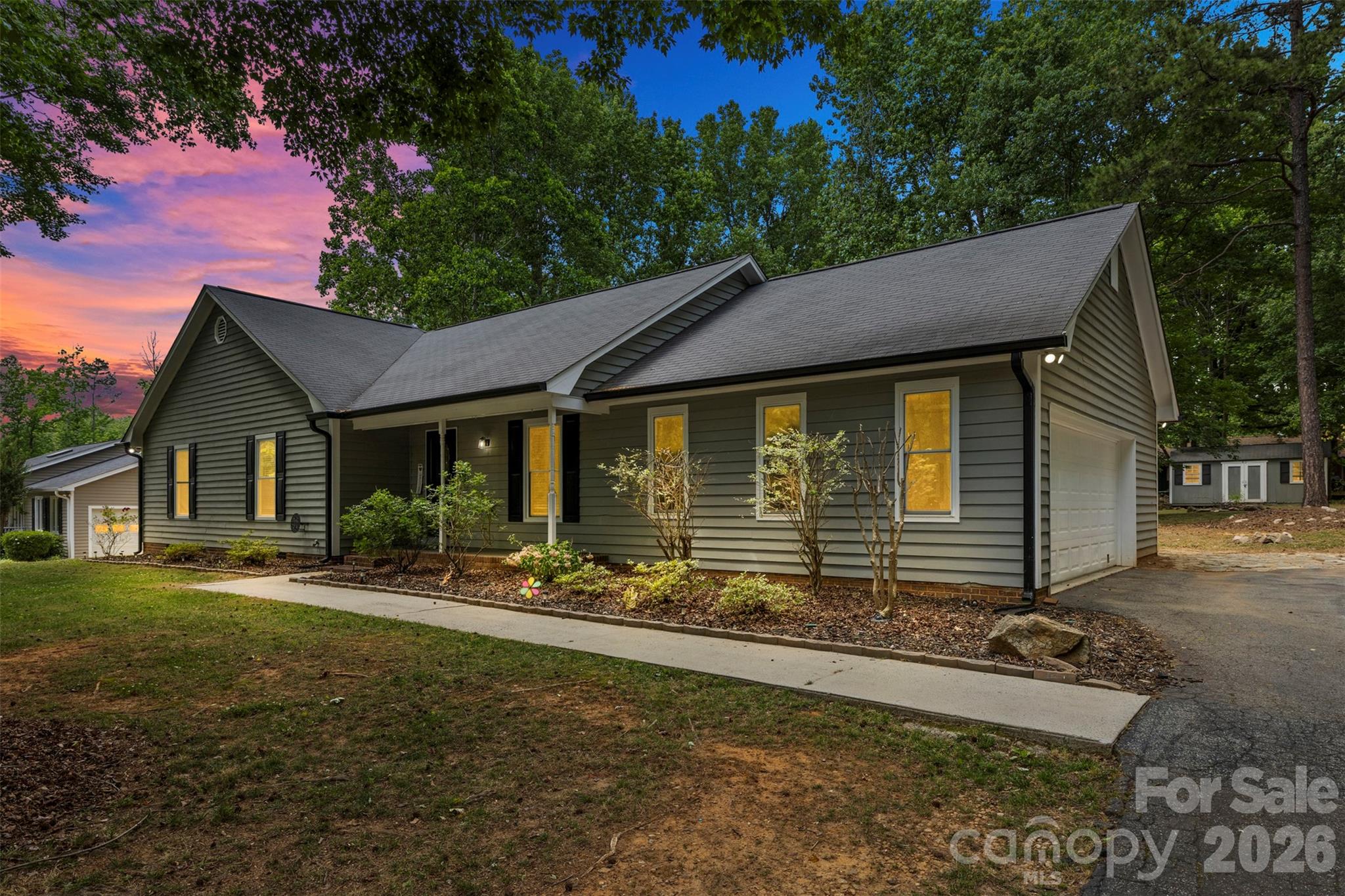 7795 Old Post Road Property Photo 1