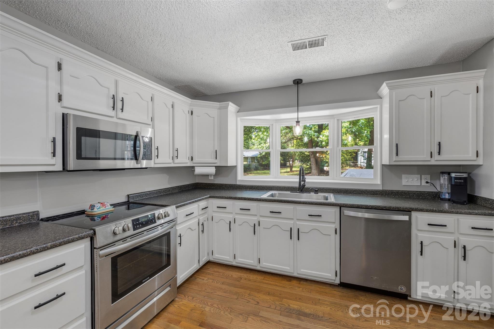 7795 Old Post Road Property Photo 6