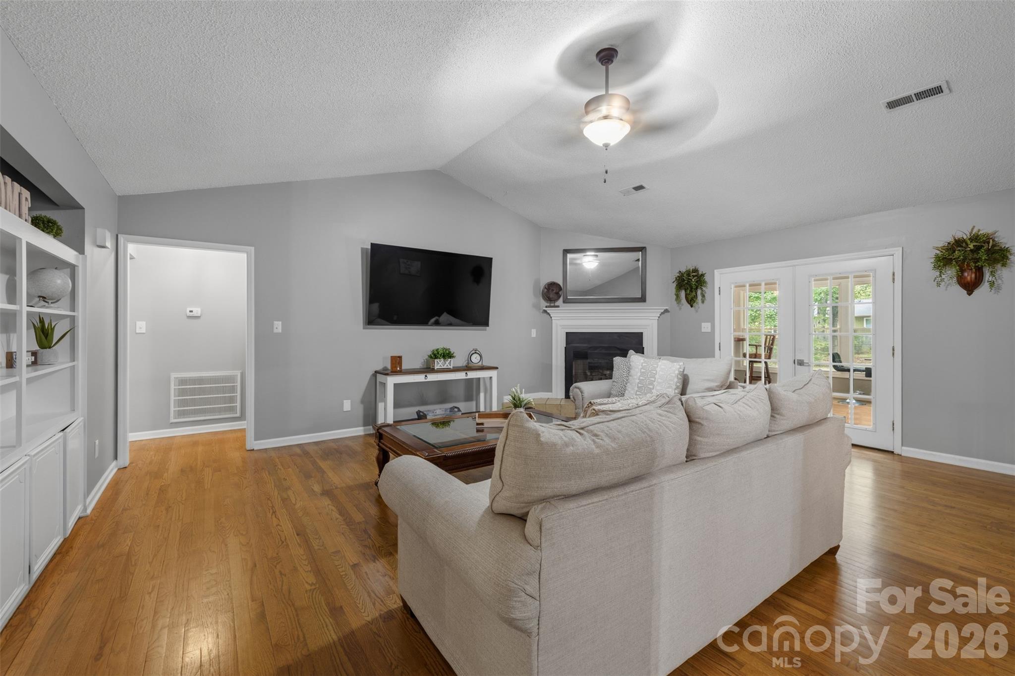 7795 Old Post Road Property Photo 10