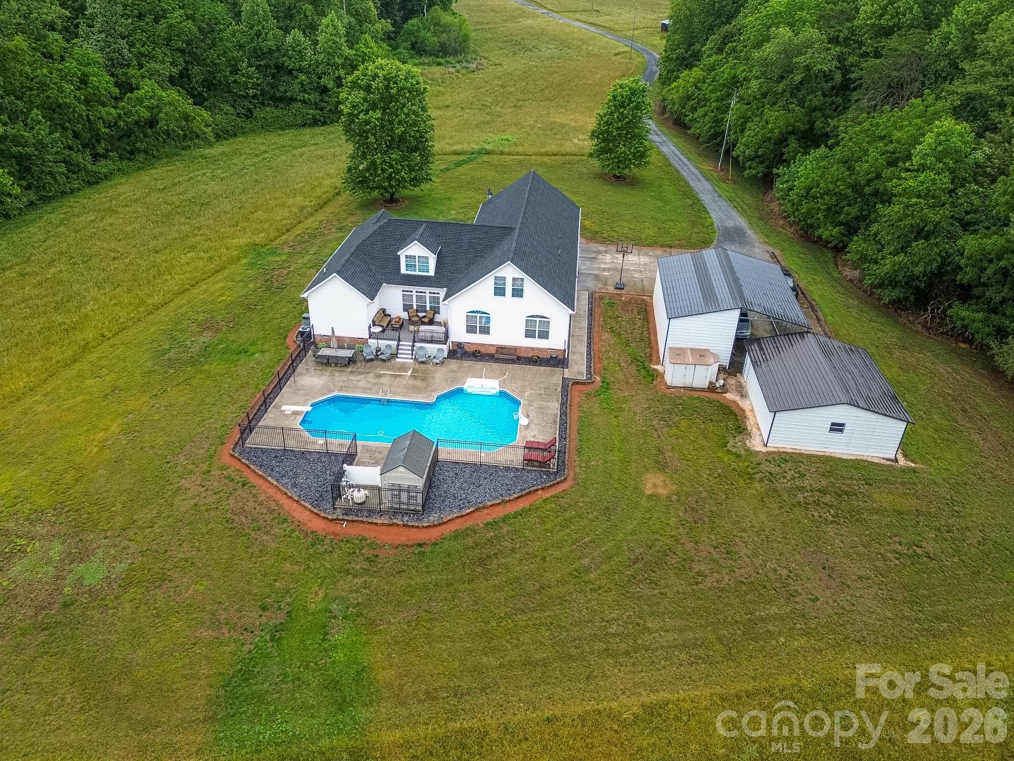 3127 Yorkshire Lane Property Photo 2