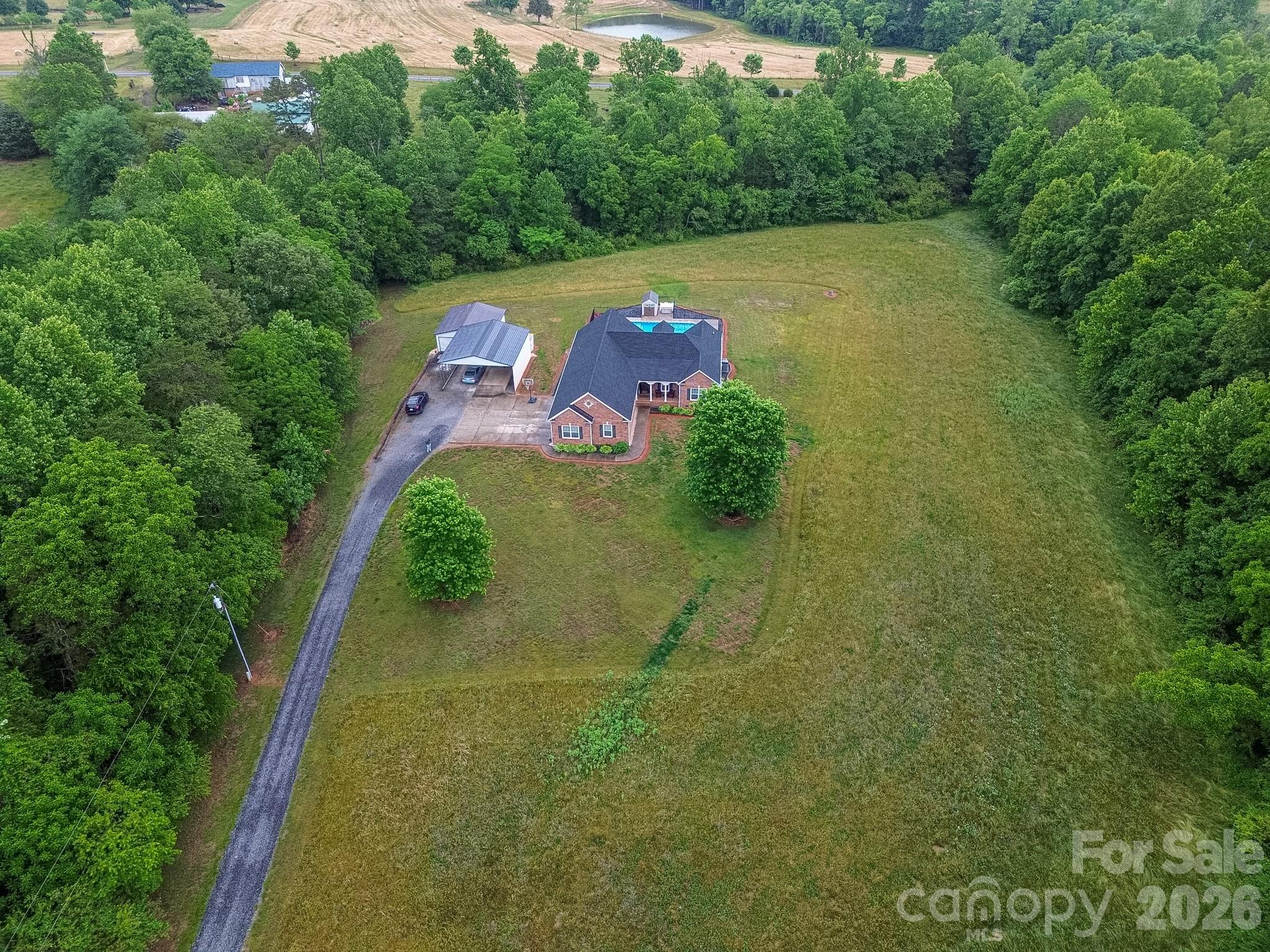 3127 Yorkshire Lane Property Photo 3
