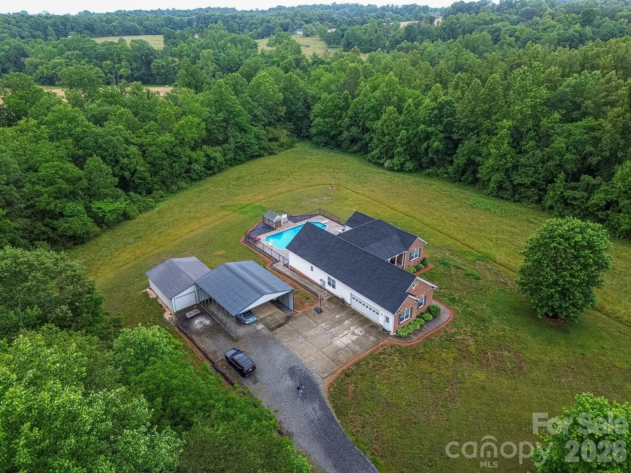 3127 Yorkshire Lane Property Photo 5