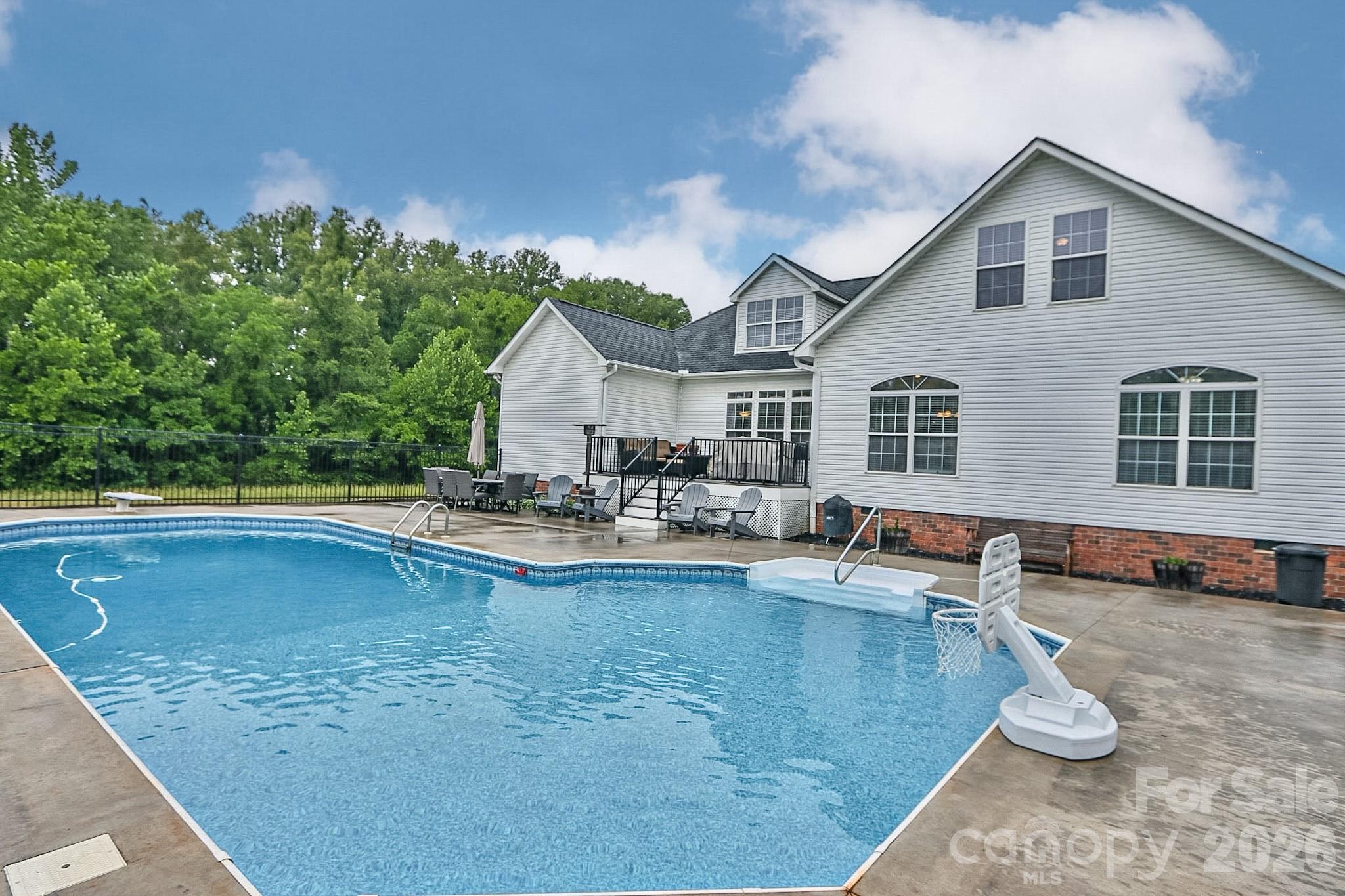 3127 Yorkshire Lane Property Photo 6