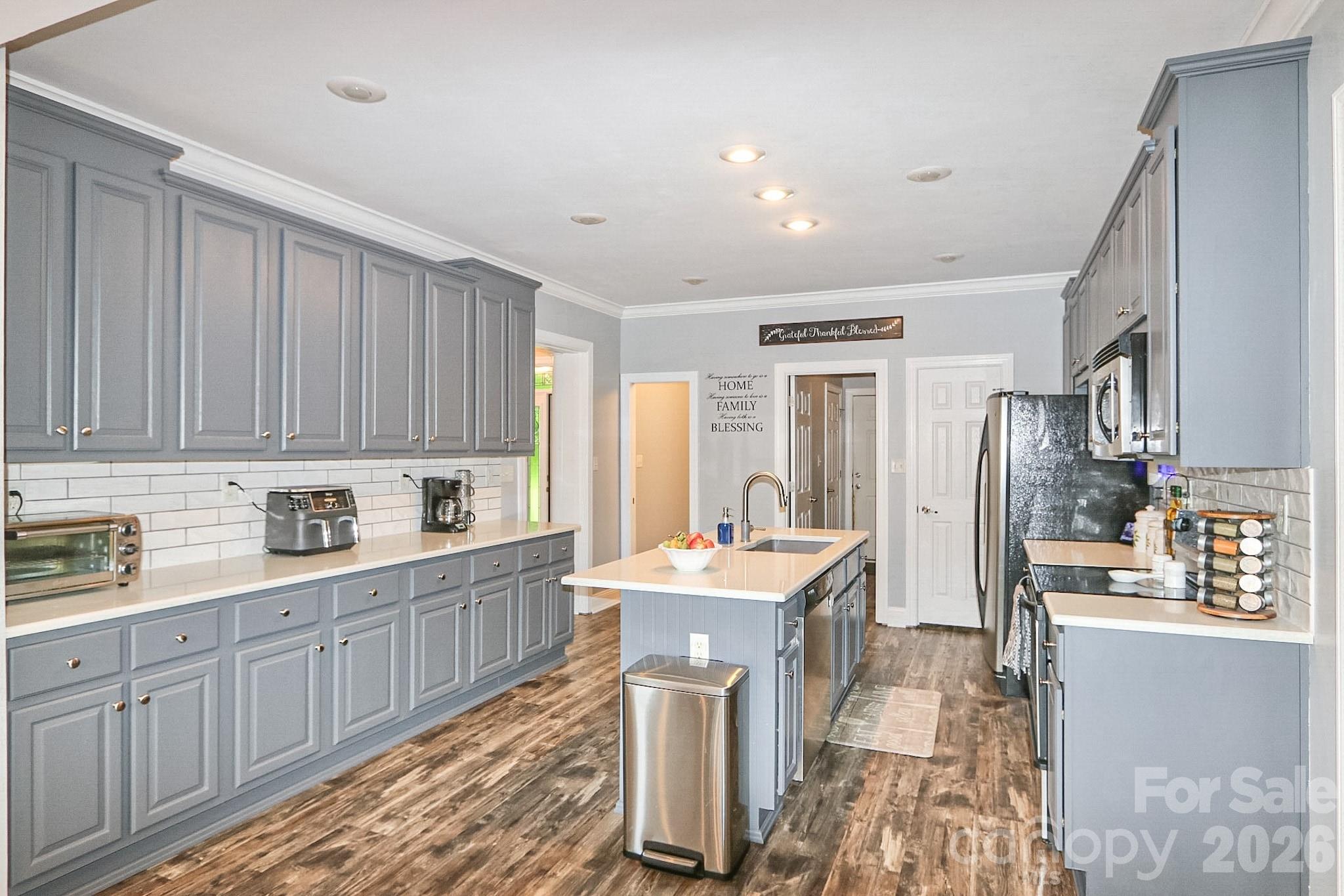 3127 Yorkshire Lane Property Photo 13