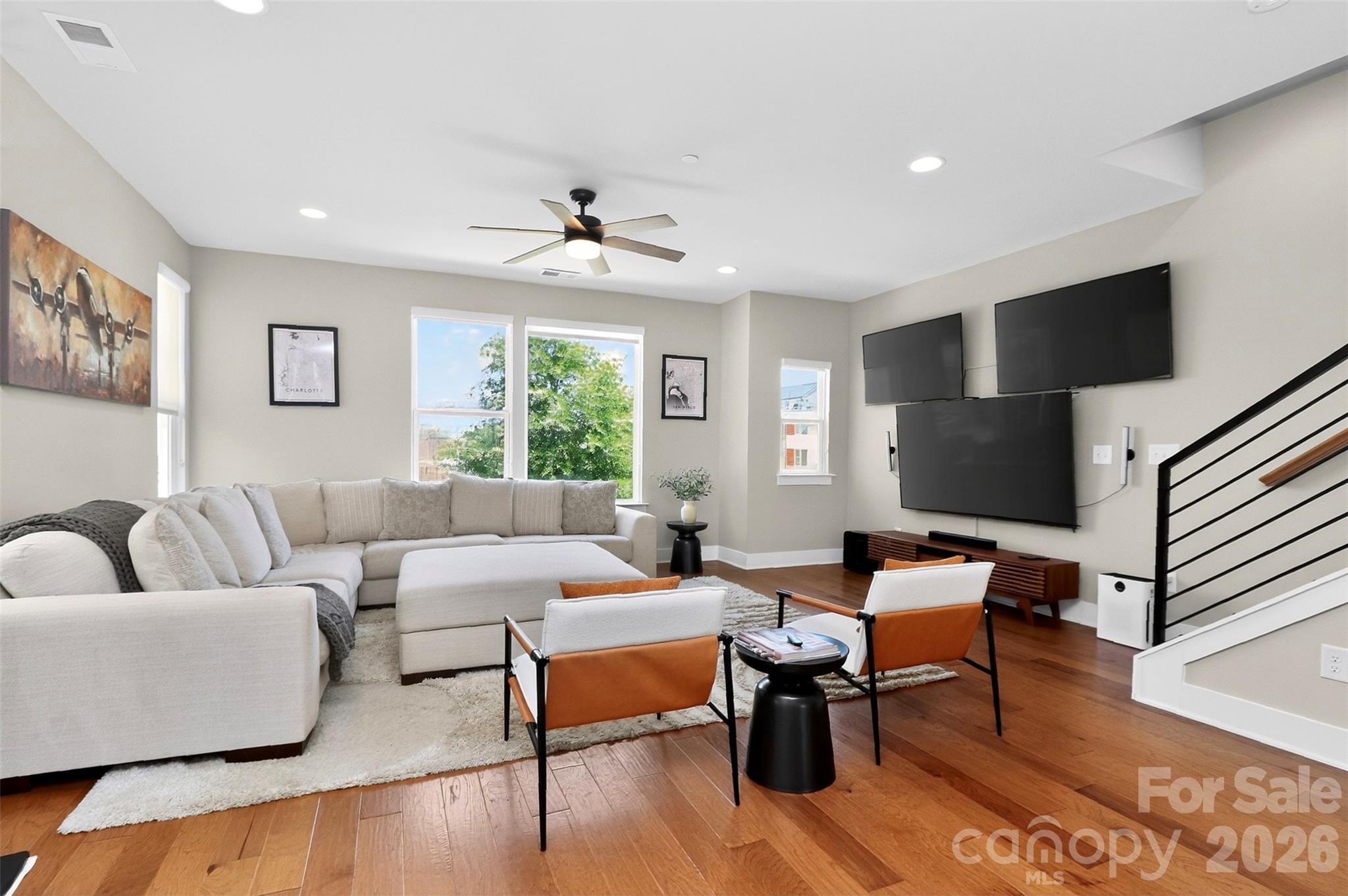 2024 Bryant Park Drive Property Photo 6
