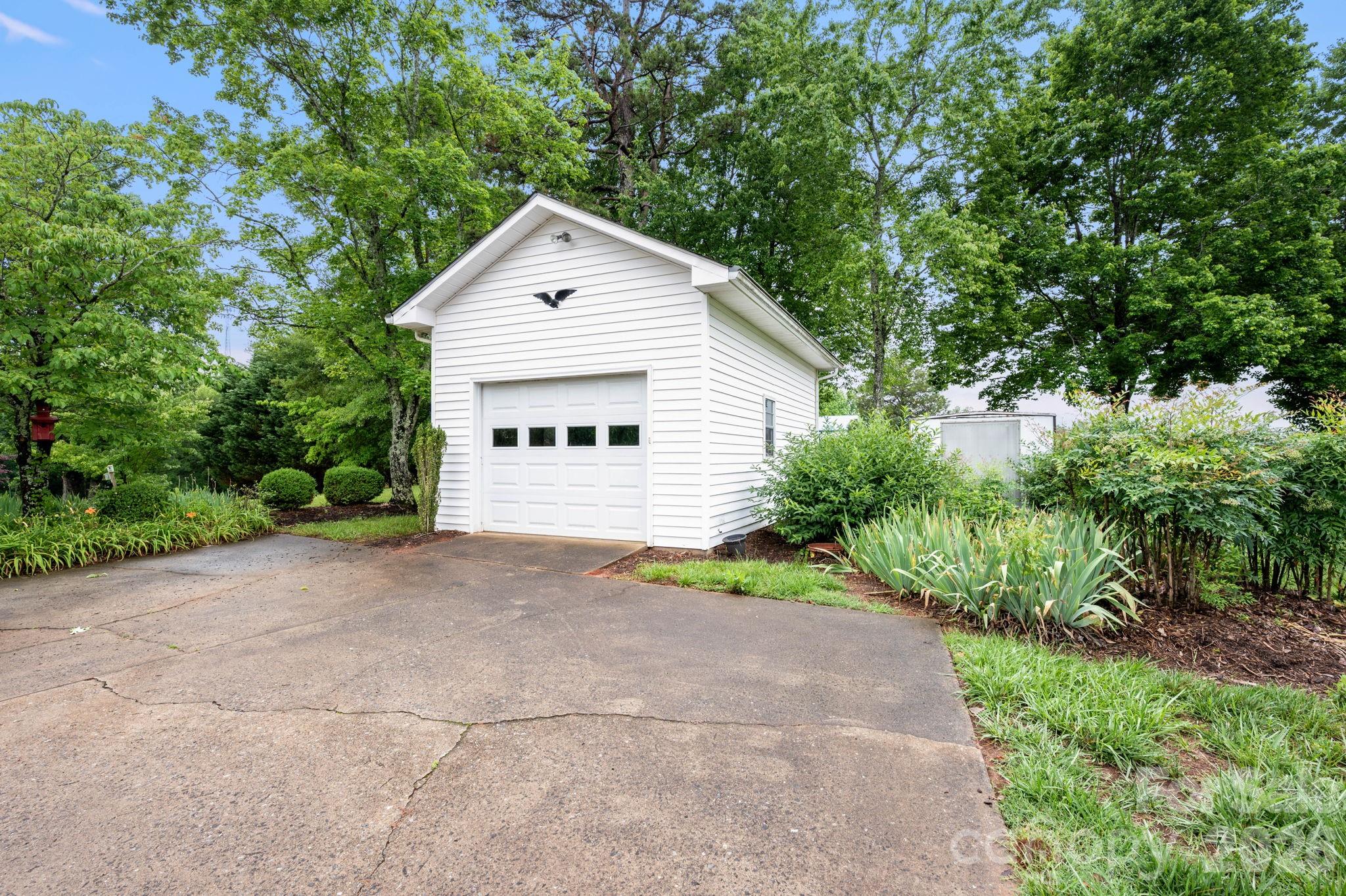 191 Thompson Road Property Photo 3