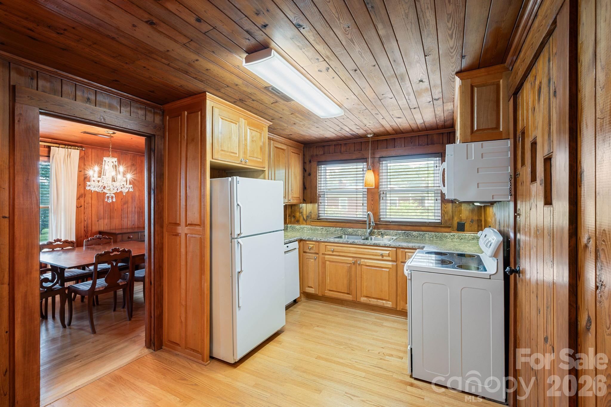 191 Thompson Road Property Photo 5