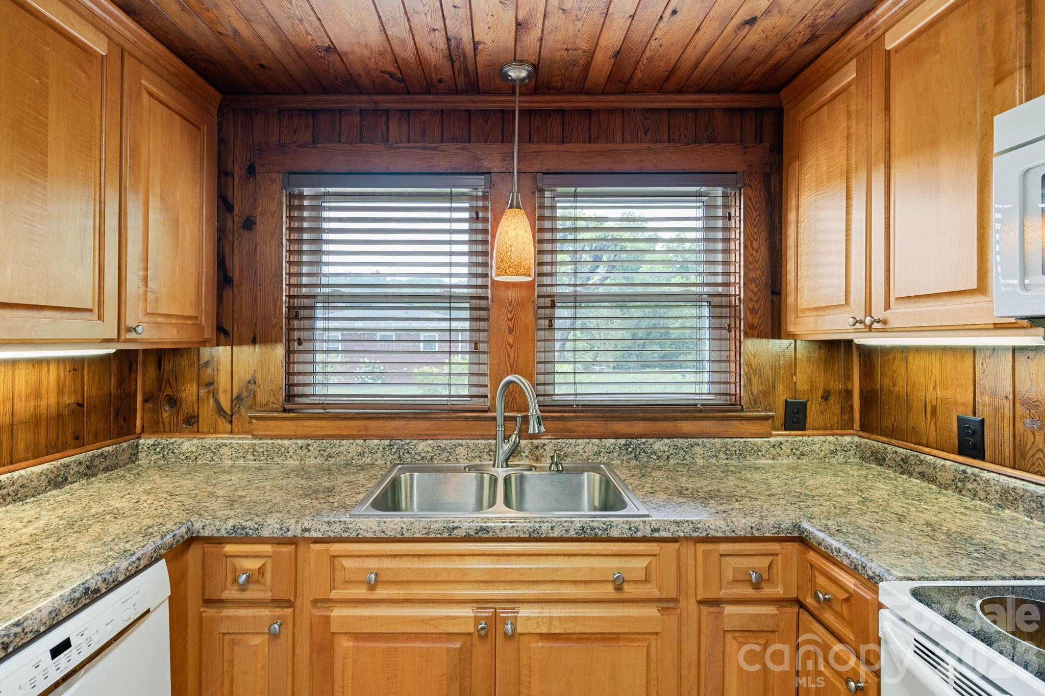 191 Thompson Road Property Photo 6