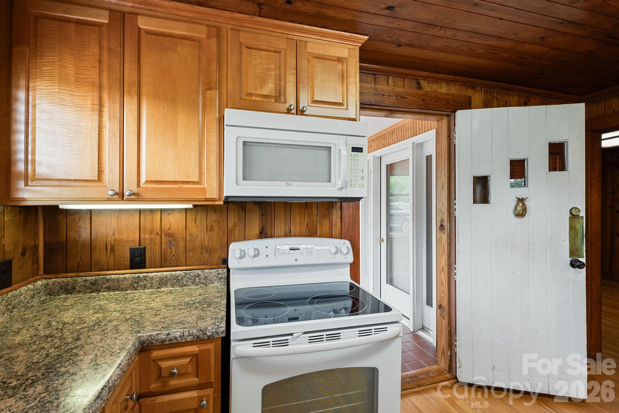 191 Thompson Road Property Photo 7