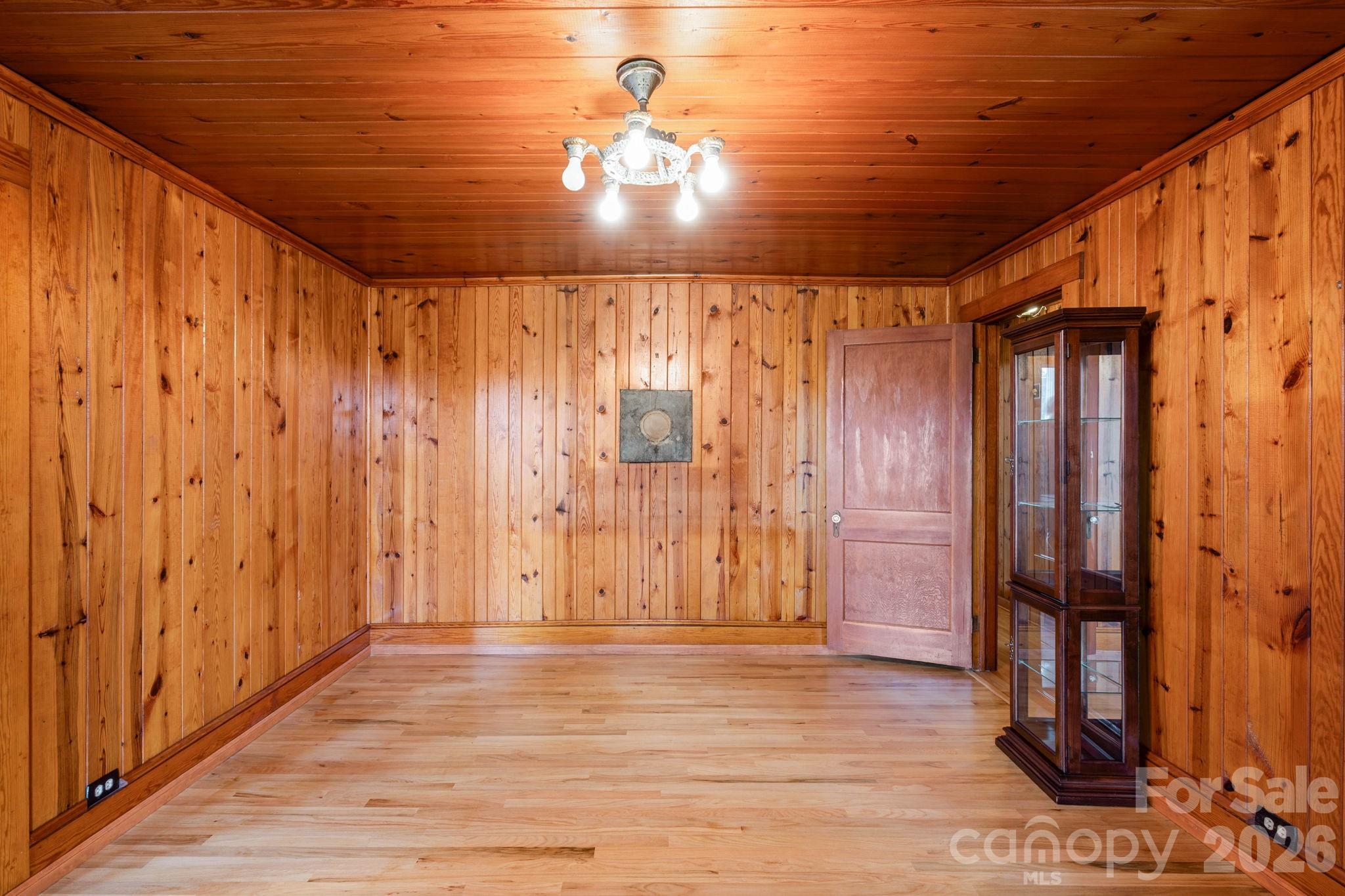 191 Thompson Road Property Photo 11