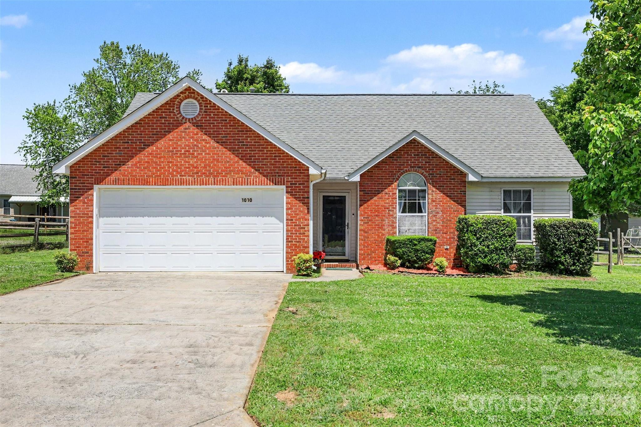 1010 Ridgefield Circle Property Photo 1