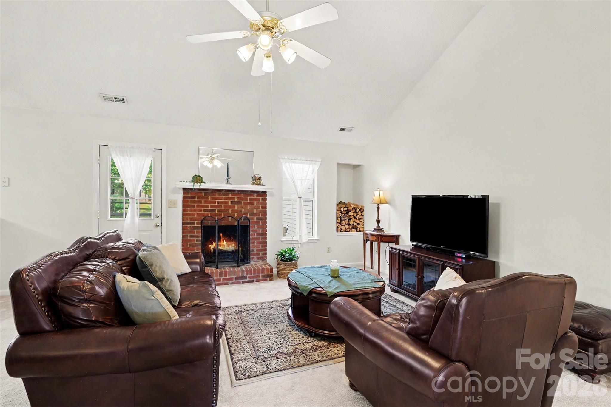 1010 Ridgefield Circle Property Photo 2