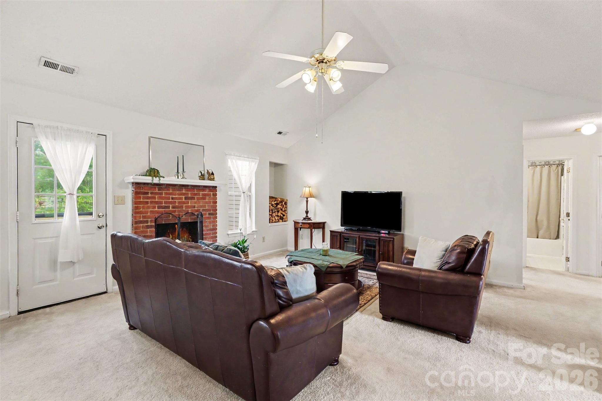 1010 Ridgefield Circle Property Photo 5