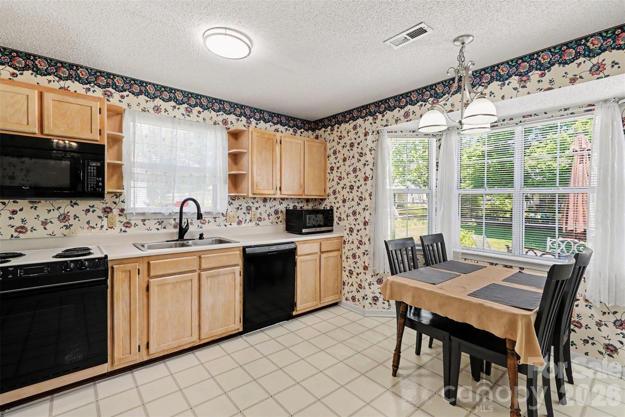 1010 Ridgefield Circle Property Photo 8