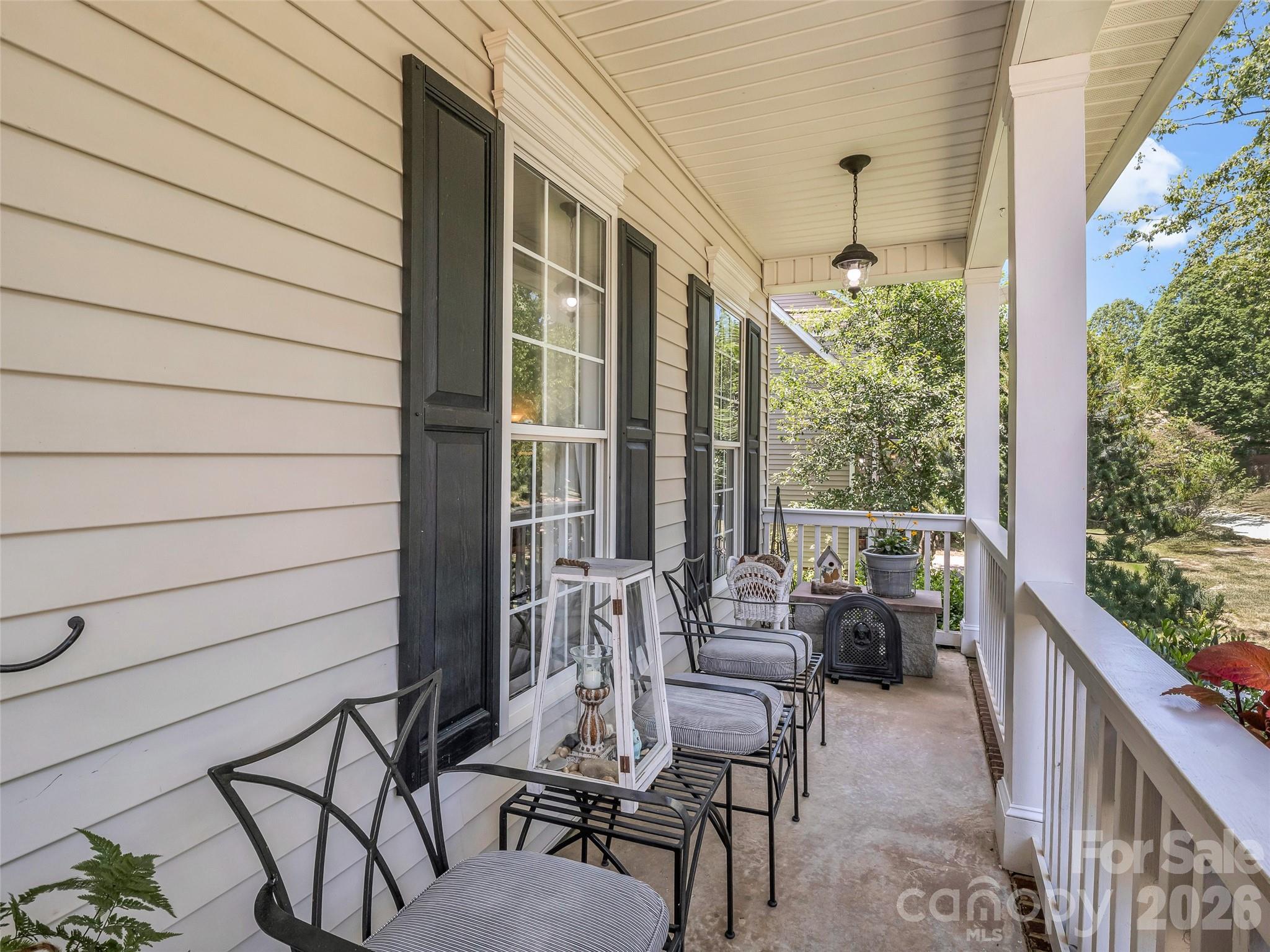 1042 Columbine Road Property Photo 5