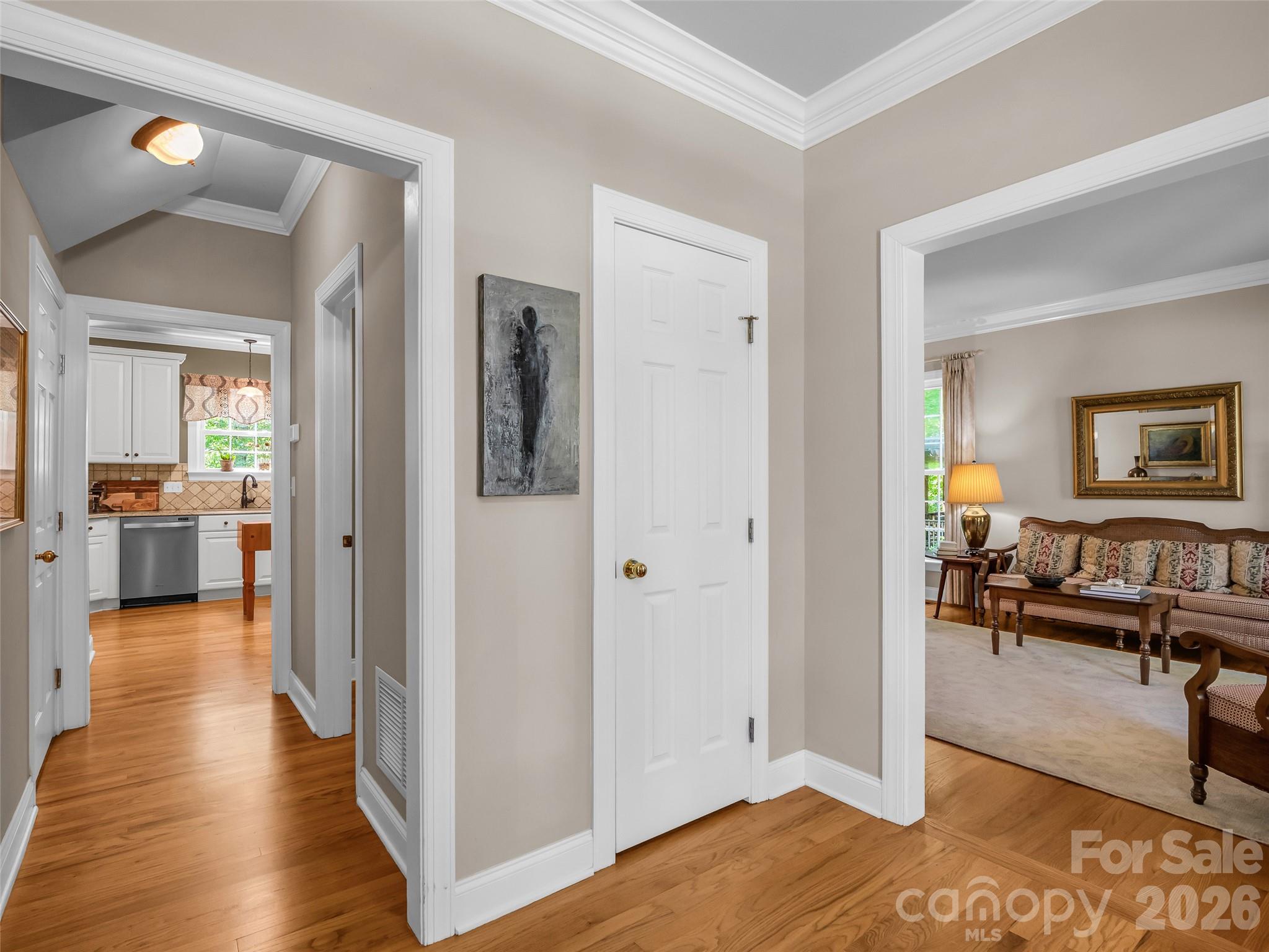 1042 Columbine Road Property Photo 7