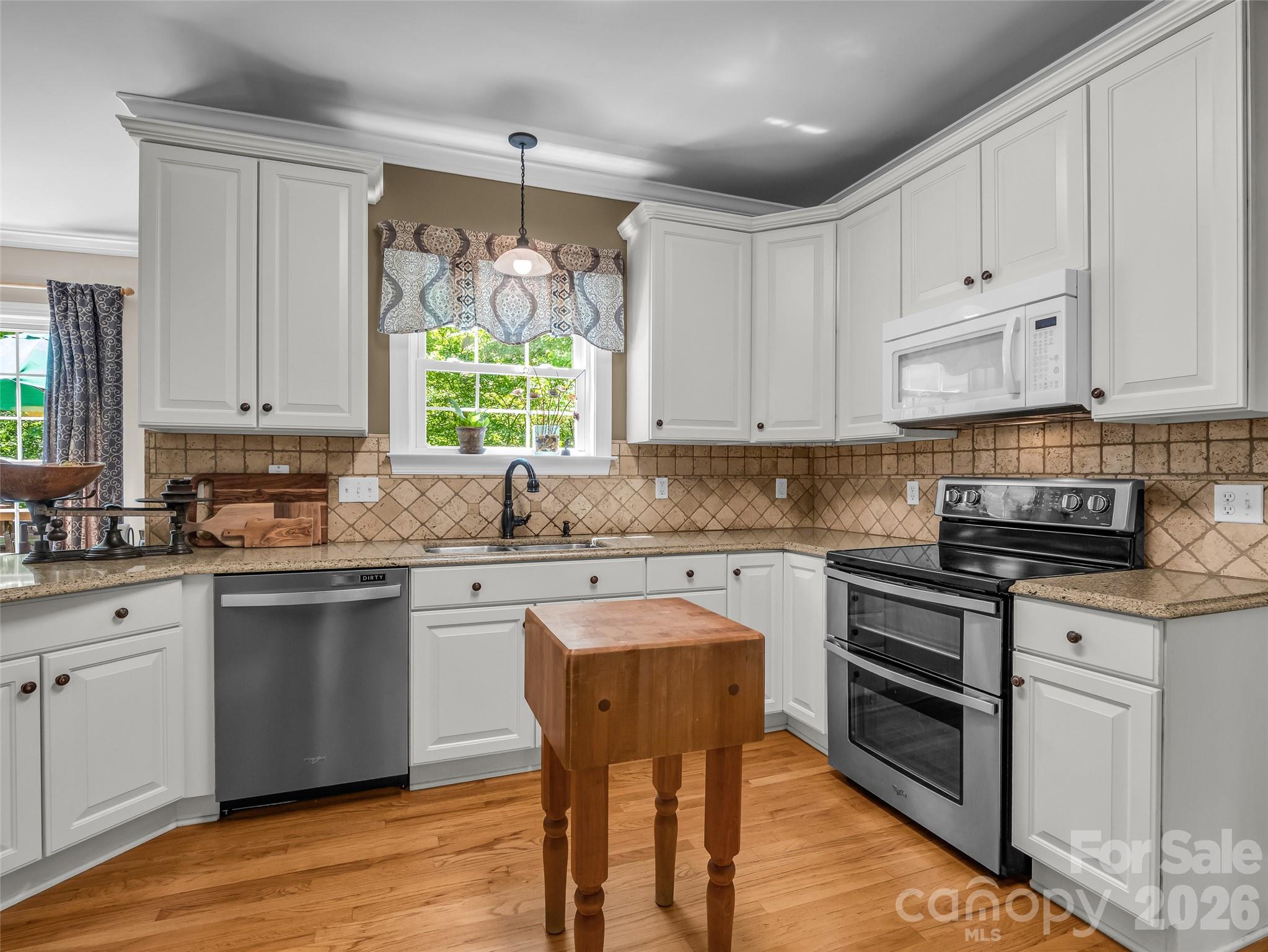 1042 Columbine Road Property Photo 12