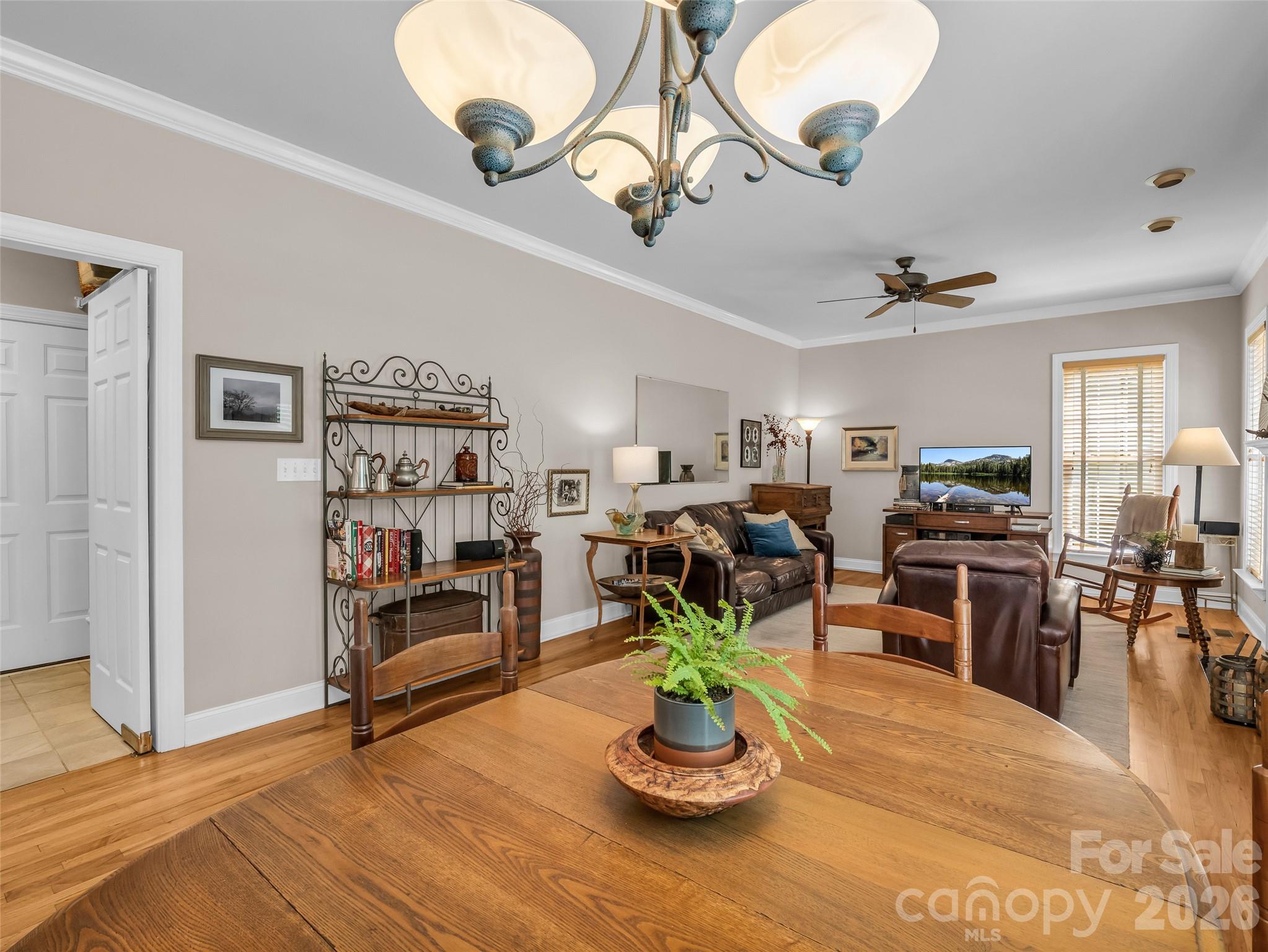 1042 Columbine Road Property Photo 16
