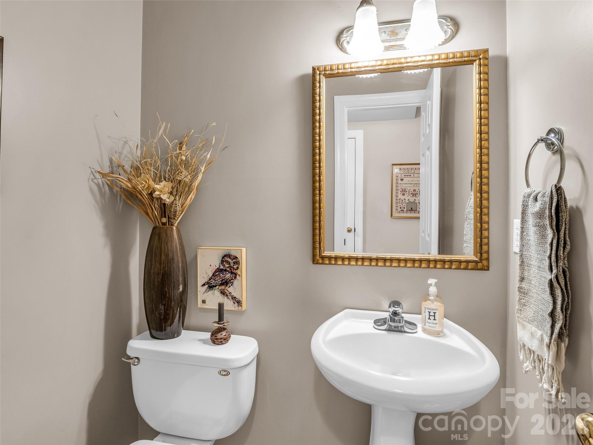 1042 Columbine Road Property Photo 22