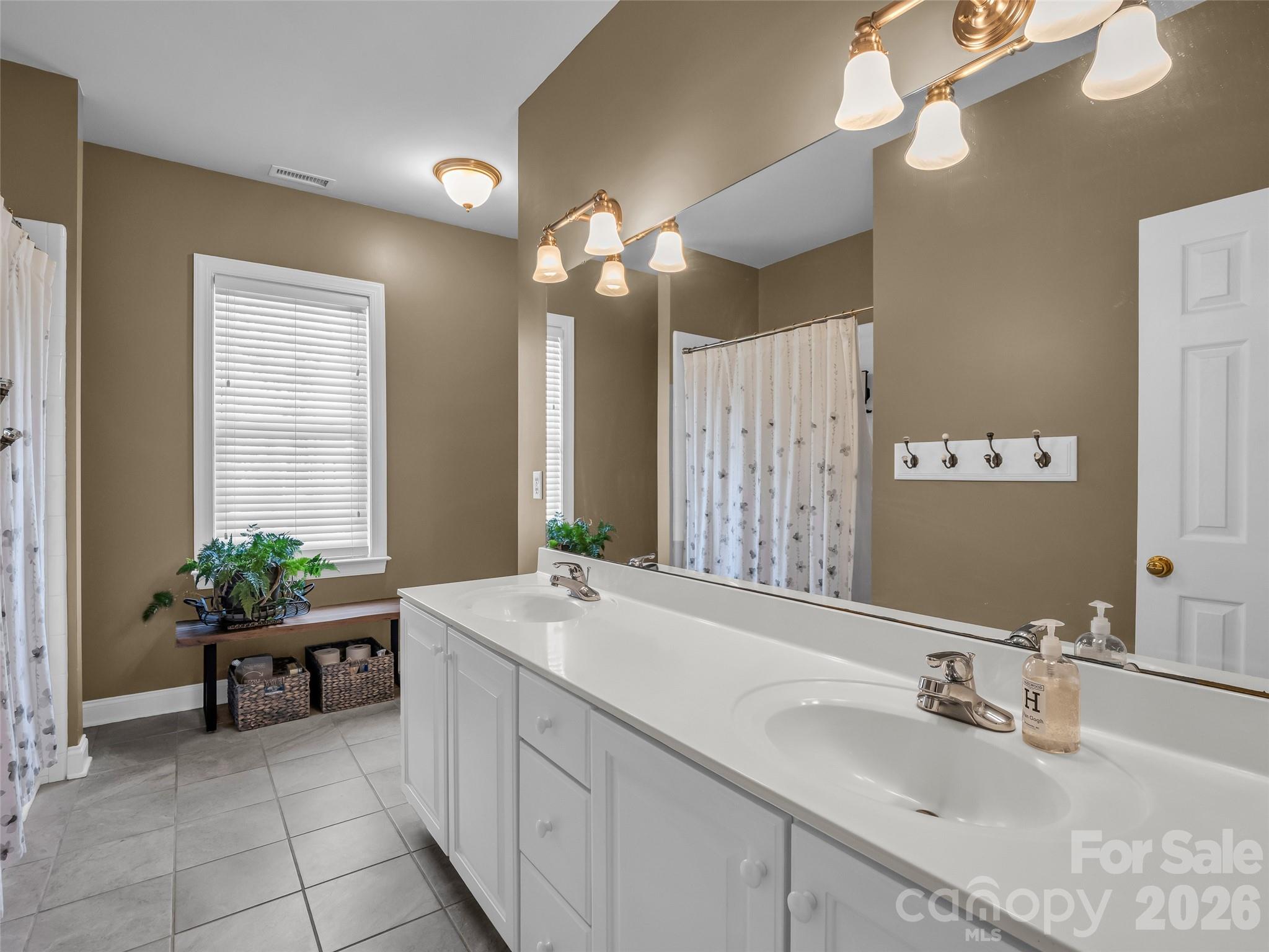 1042 Columbine Road Property Photo 27