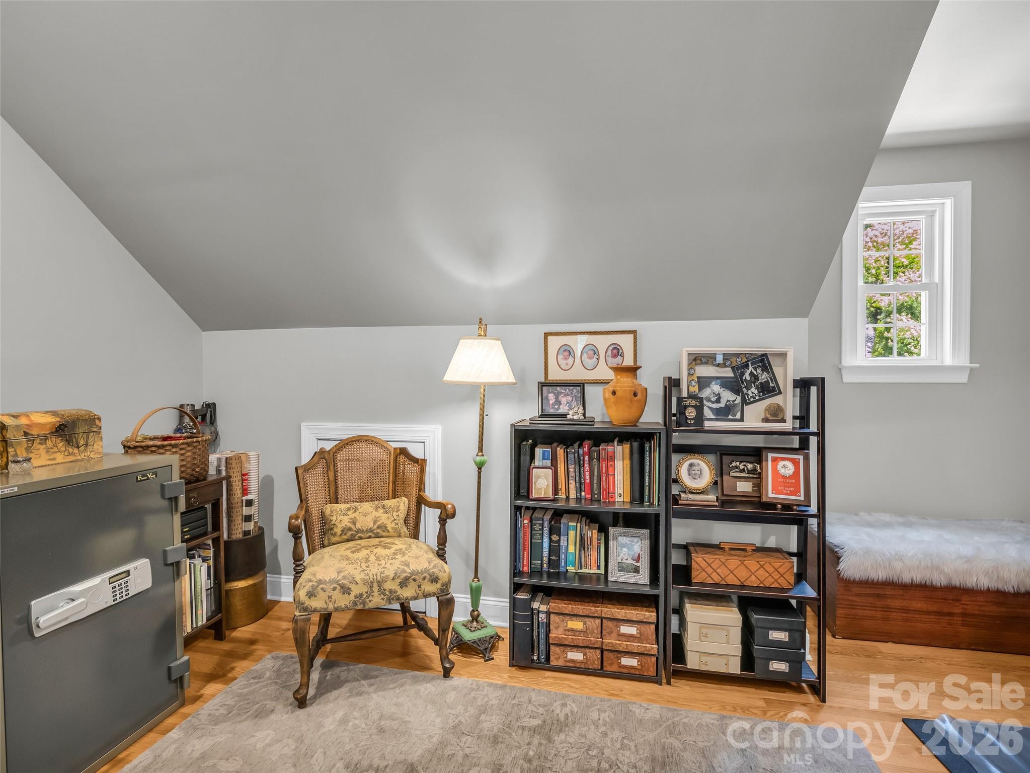 1042 Columbine Road Property Photo 32