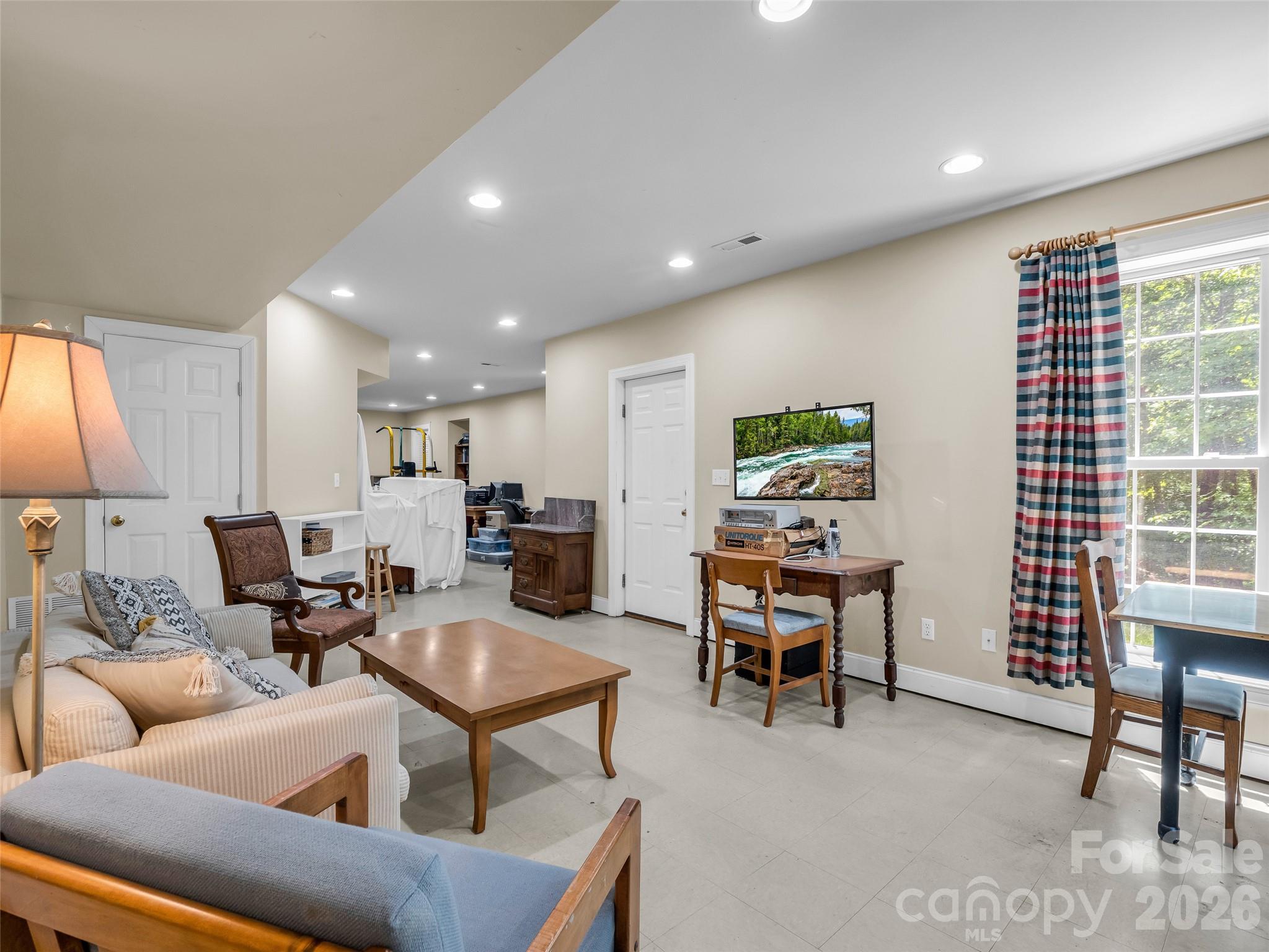 1042 Columbine Road Property Photo 38