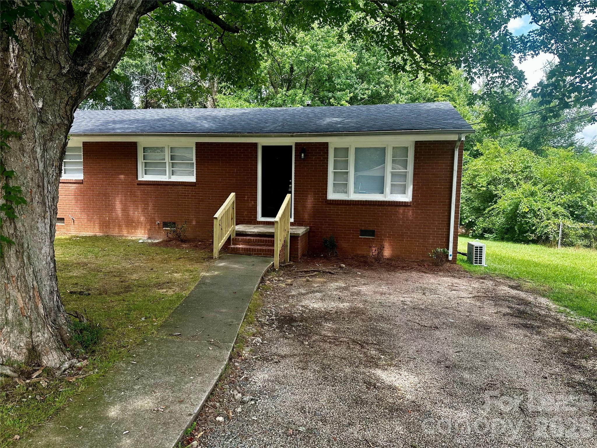 110 Mendota Avenue Property Photo 1