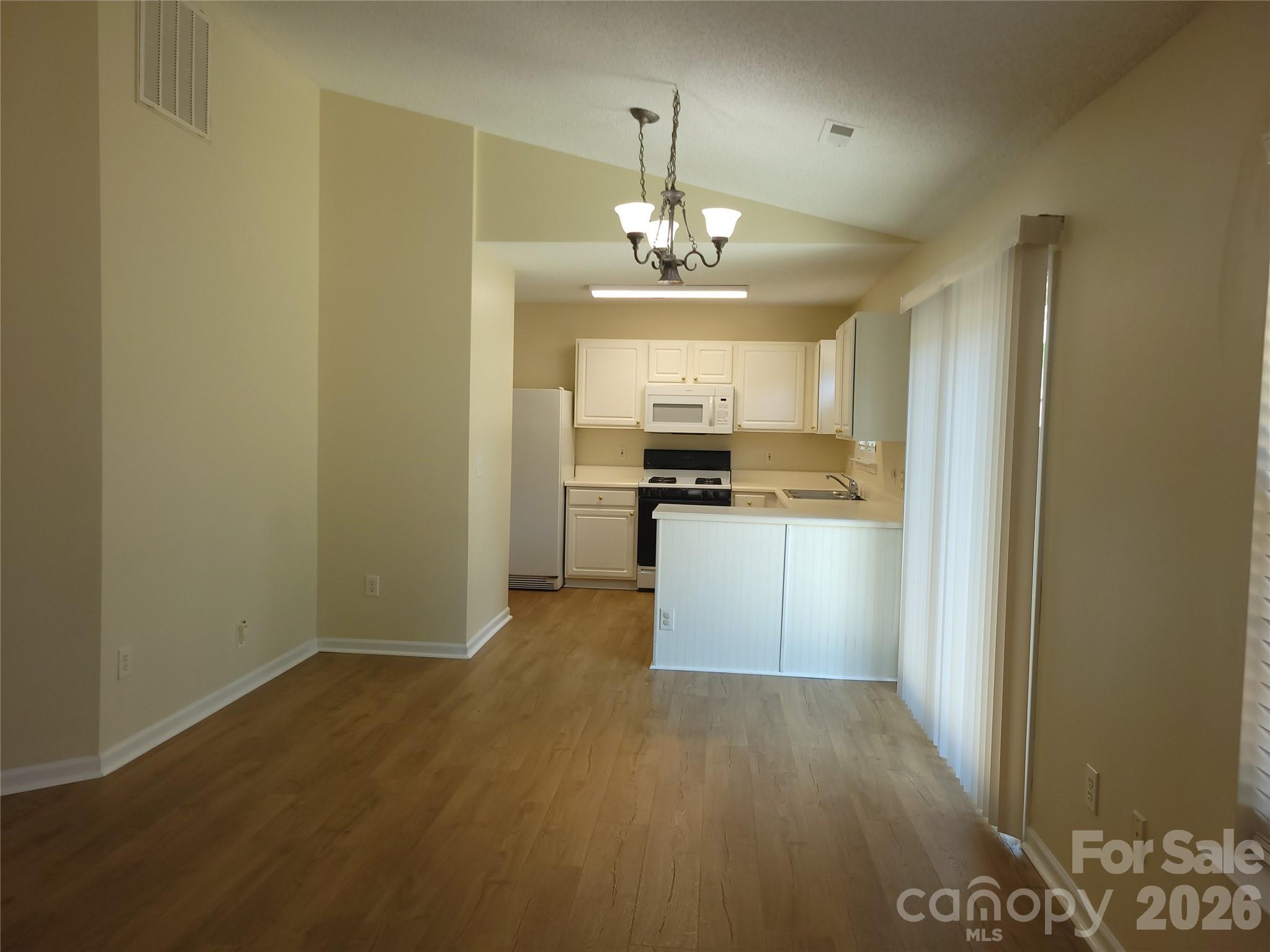 3314 Arbor Pointe Drive Property Photo 4