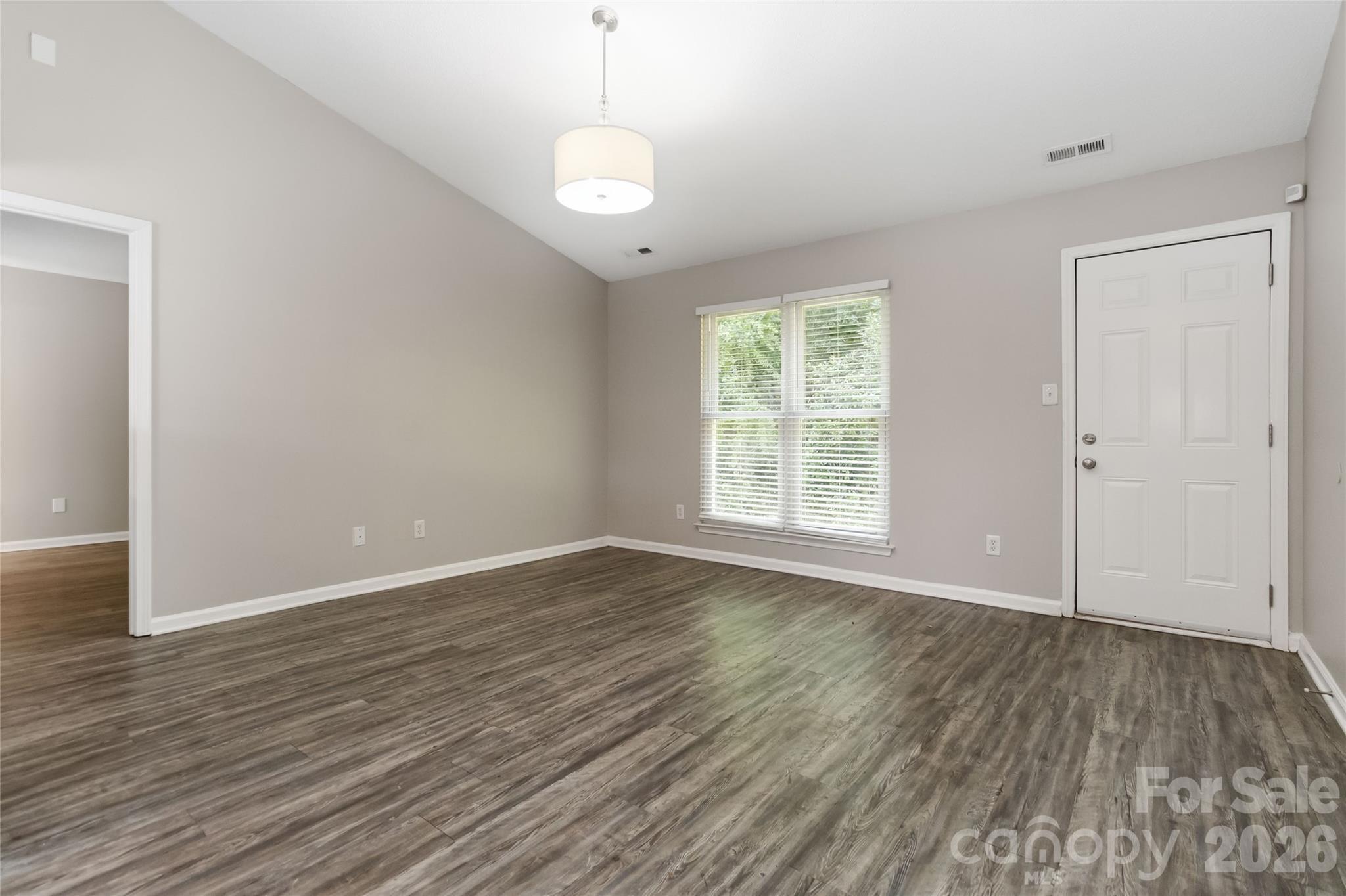 2721 Fairstone Avenue Property Photo 3