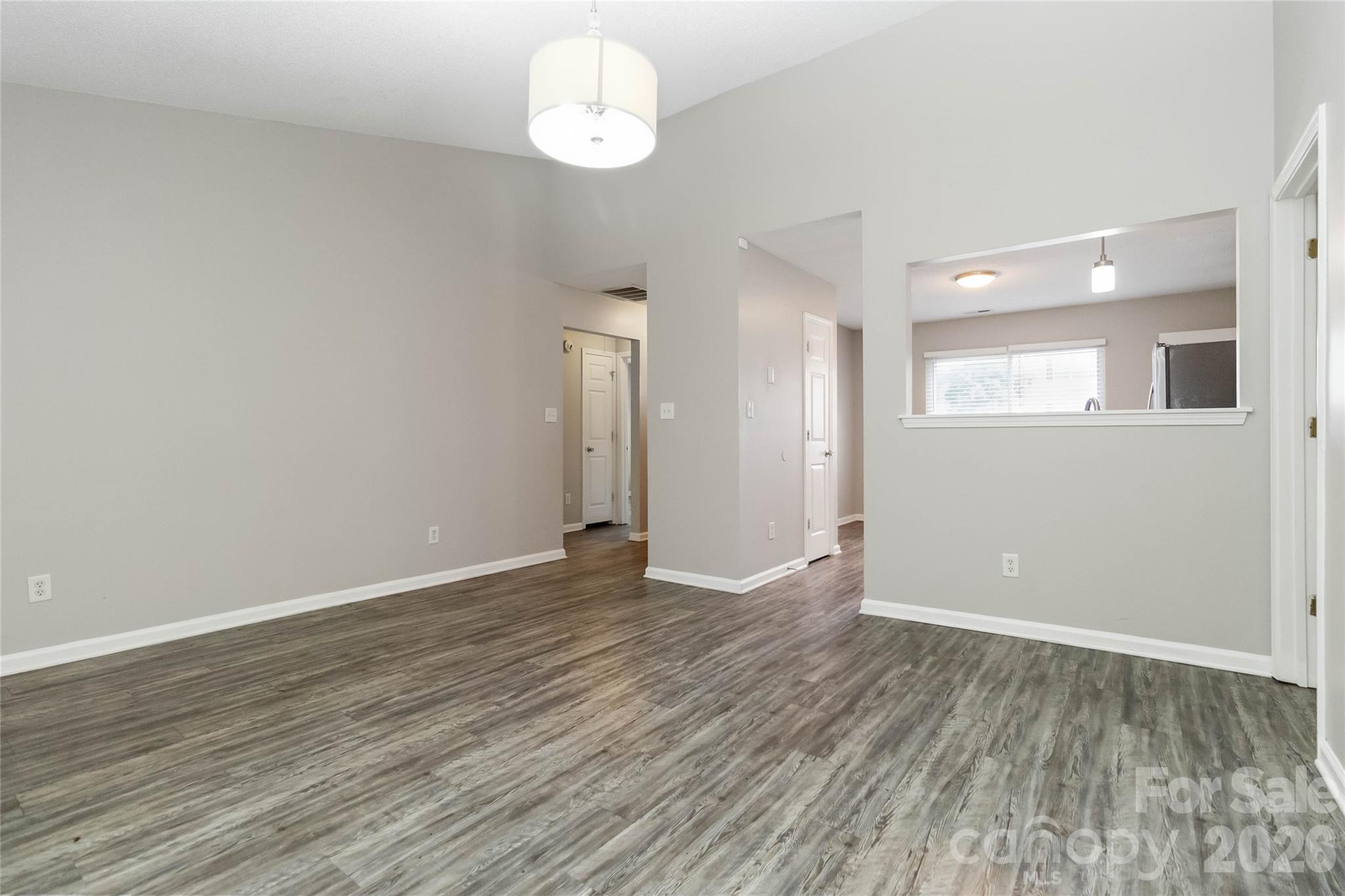 2721 Fairstone Avenue Property Photo 4