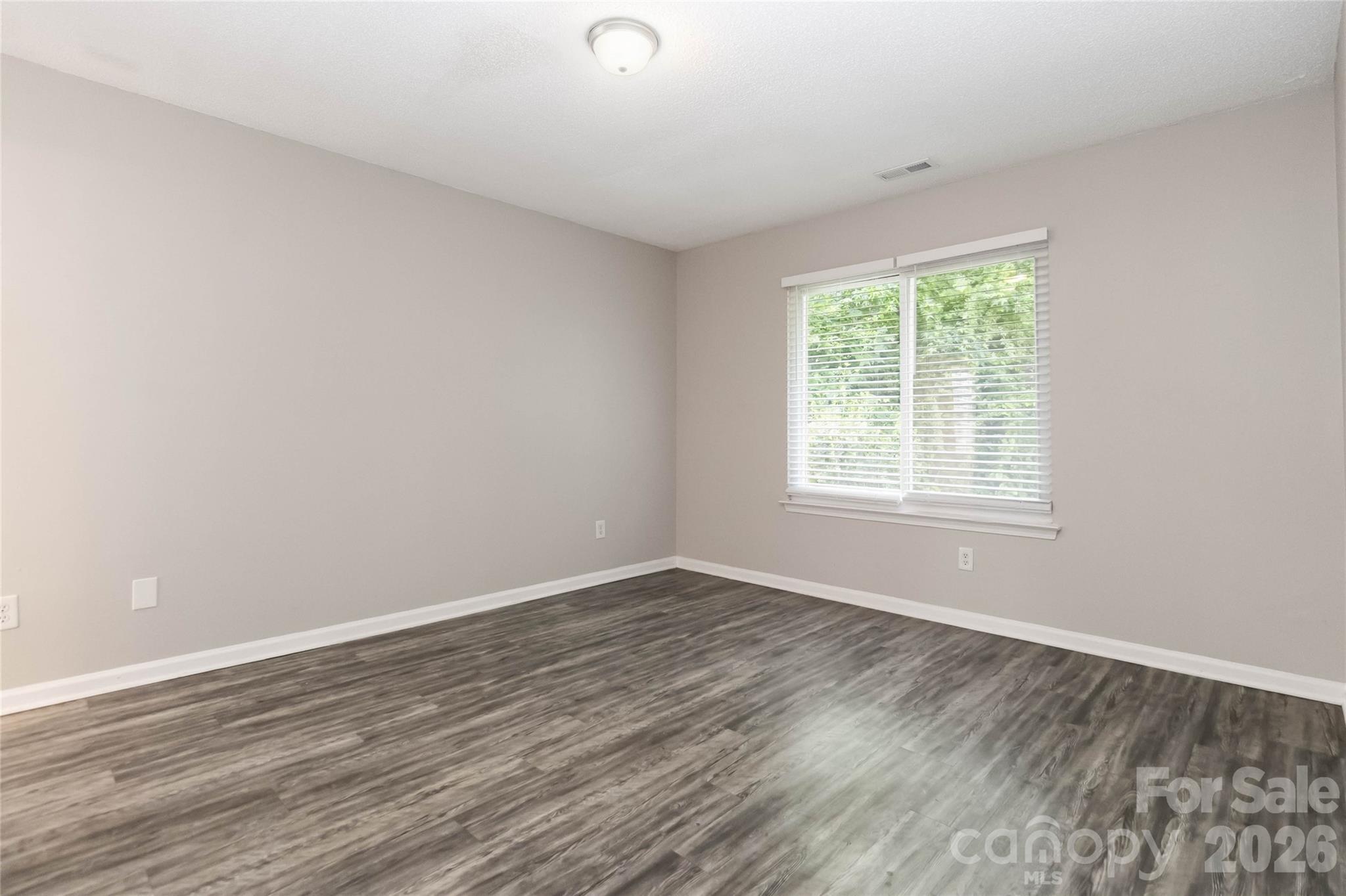 2721 Fairstone Avenue Property Photo 9