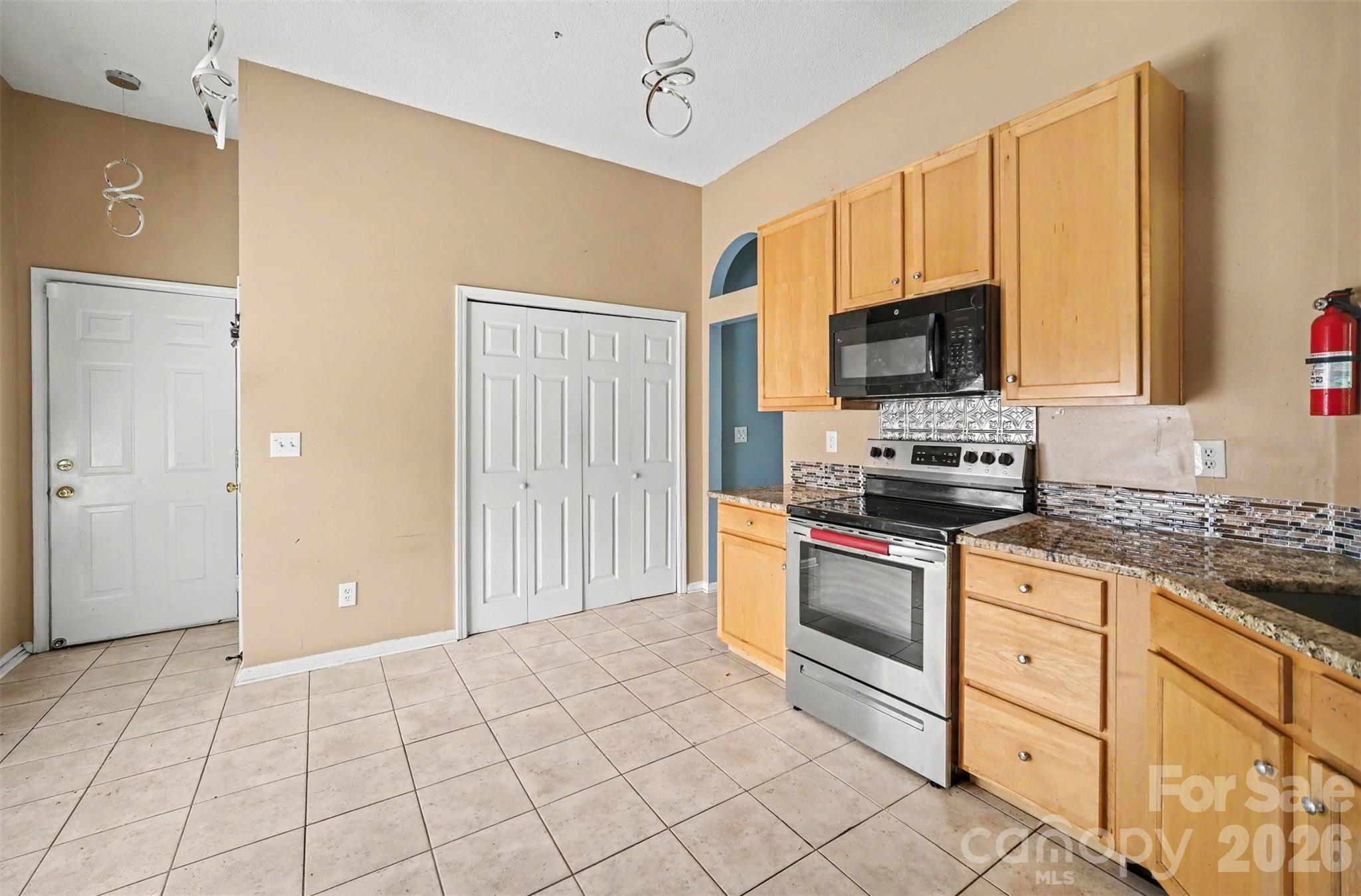 10026 Dauphine Drive Property Photo 14