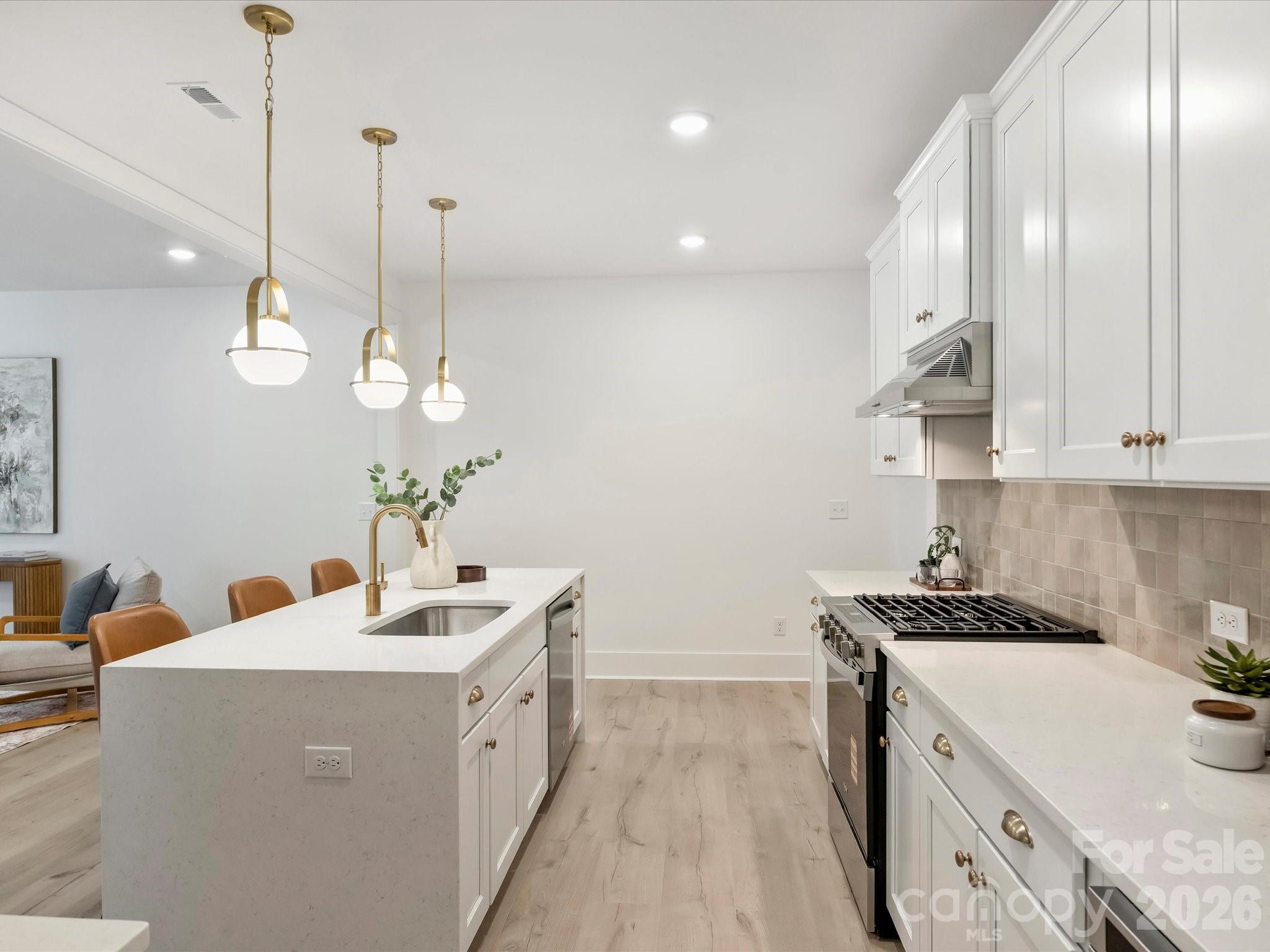 1125 E 35th Street Property Photo 6
