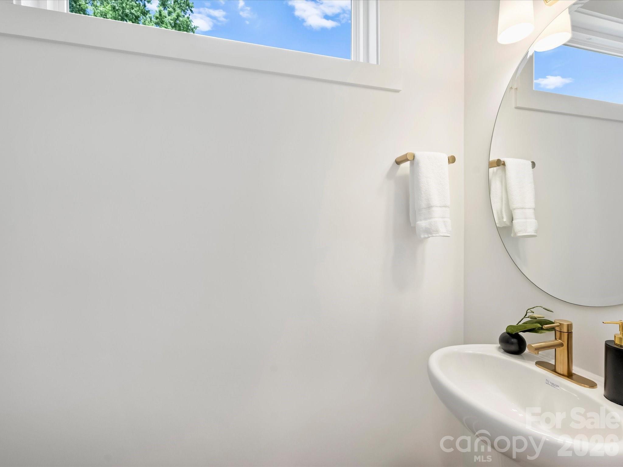 1125 E 35th Street Property Photo 16