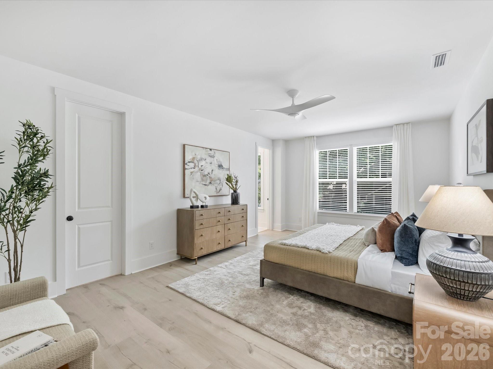 1125 E 35th Street Property Photo 20