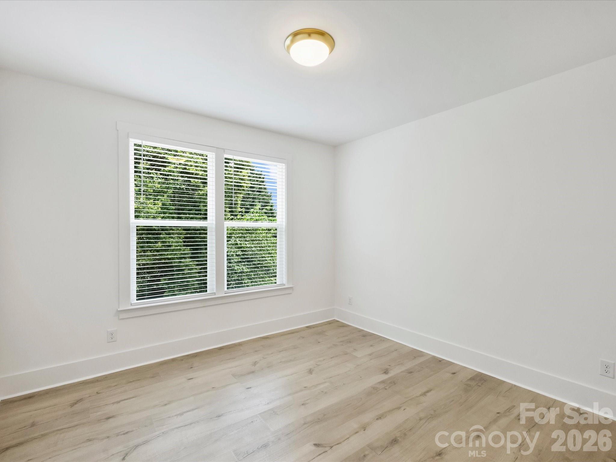 1125 E 35th Street Property Photo 26