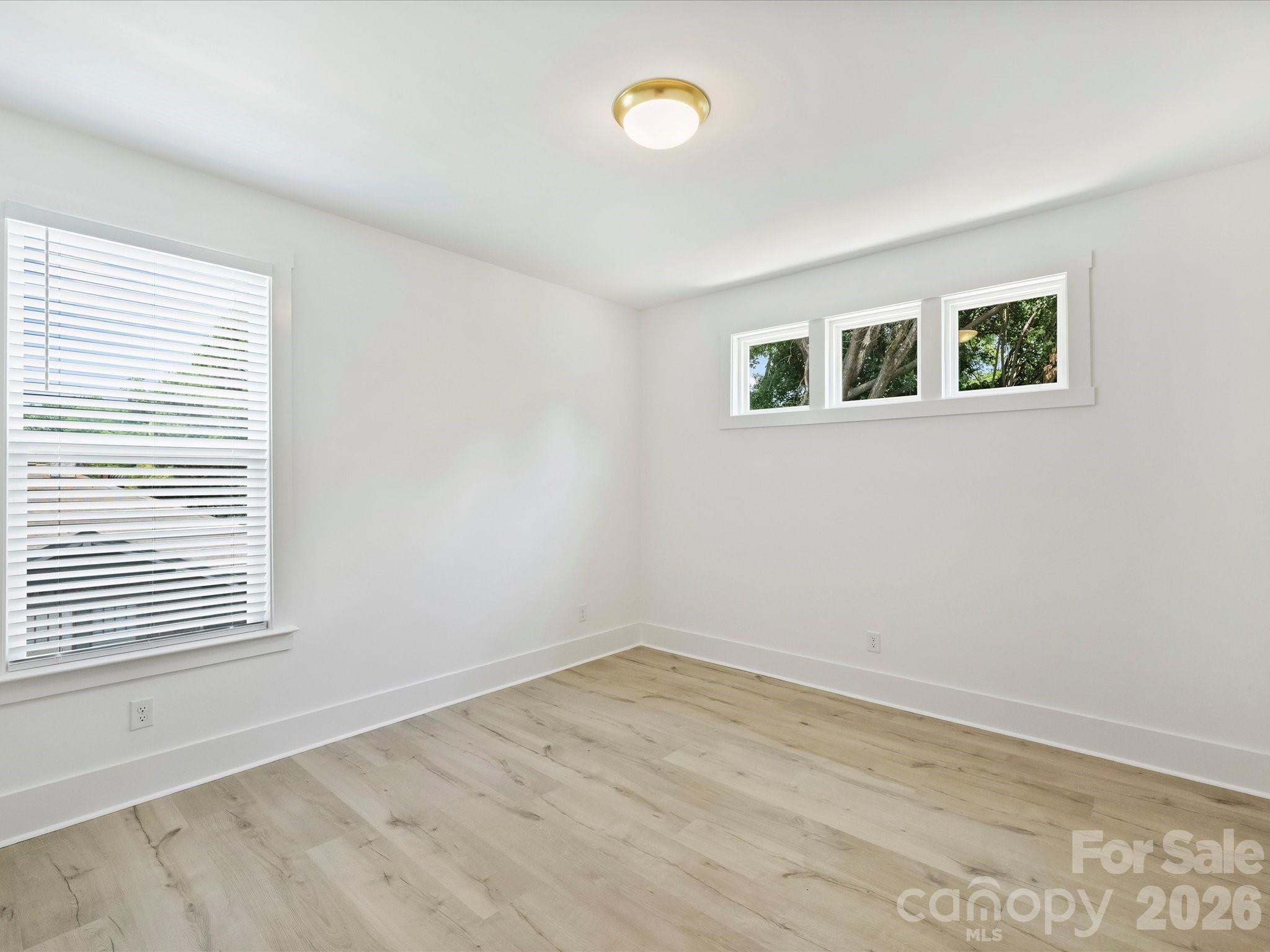 1125 E 35th Street Property Photo 27