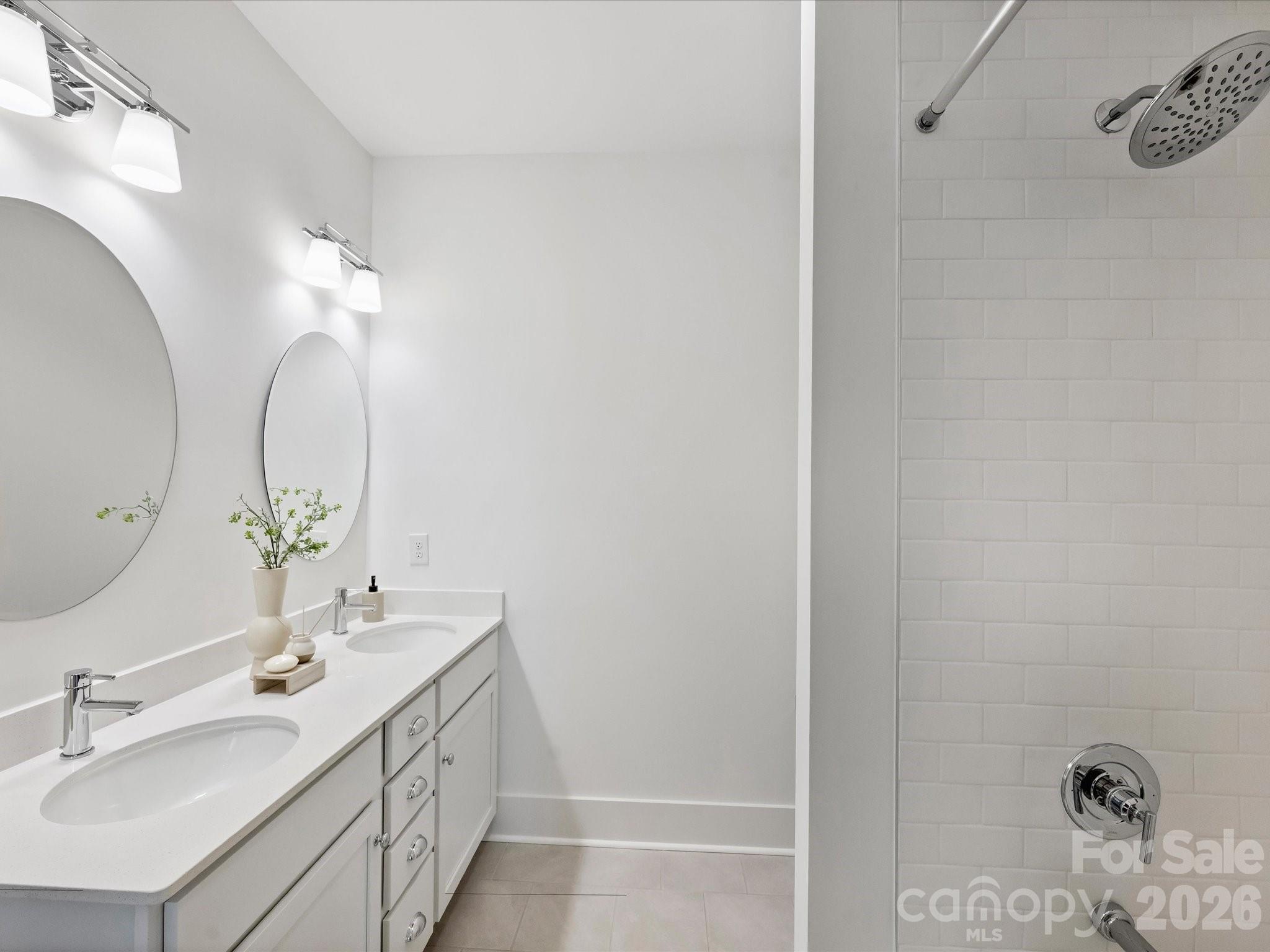 1125 E 35th Street Property Photo 29