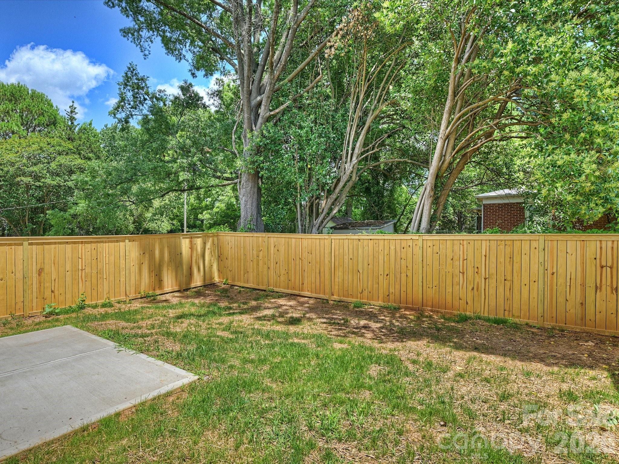 1125 E 35th Street Property Photo 32