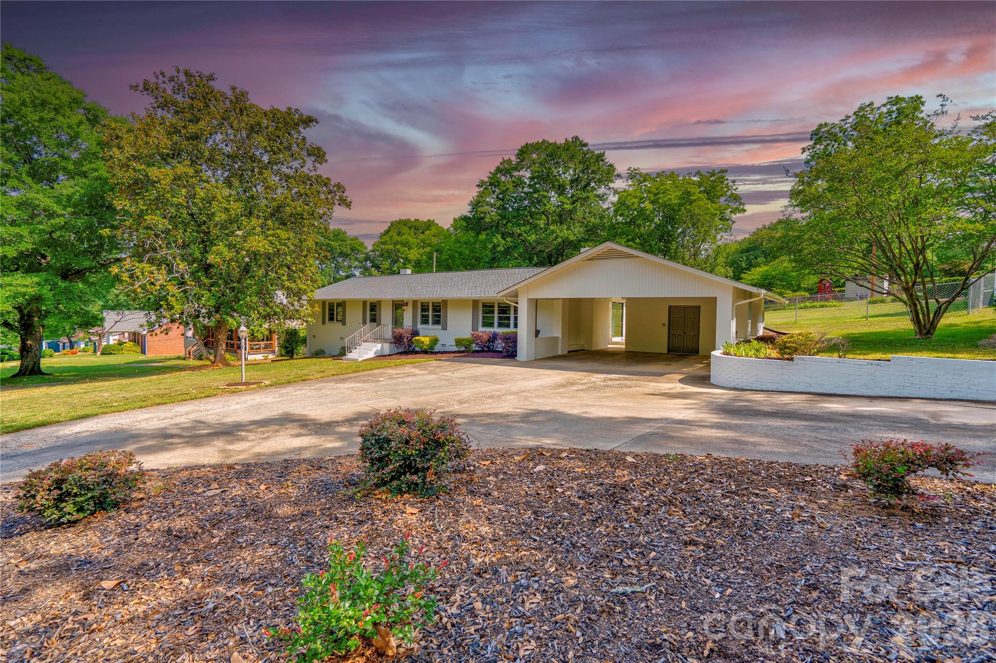 809 Forest Hill Drive Property Photo 1