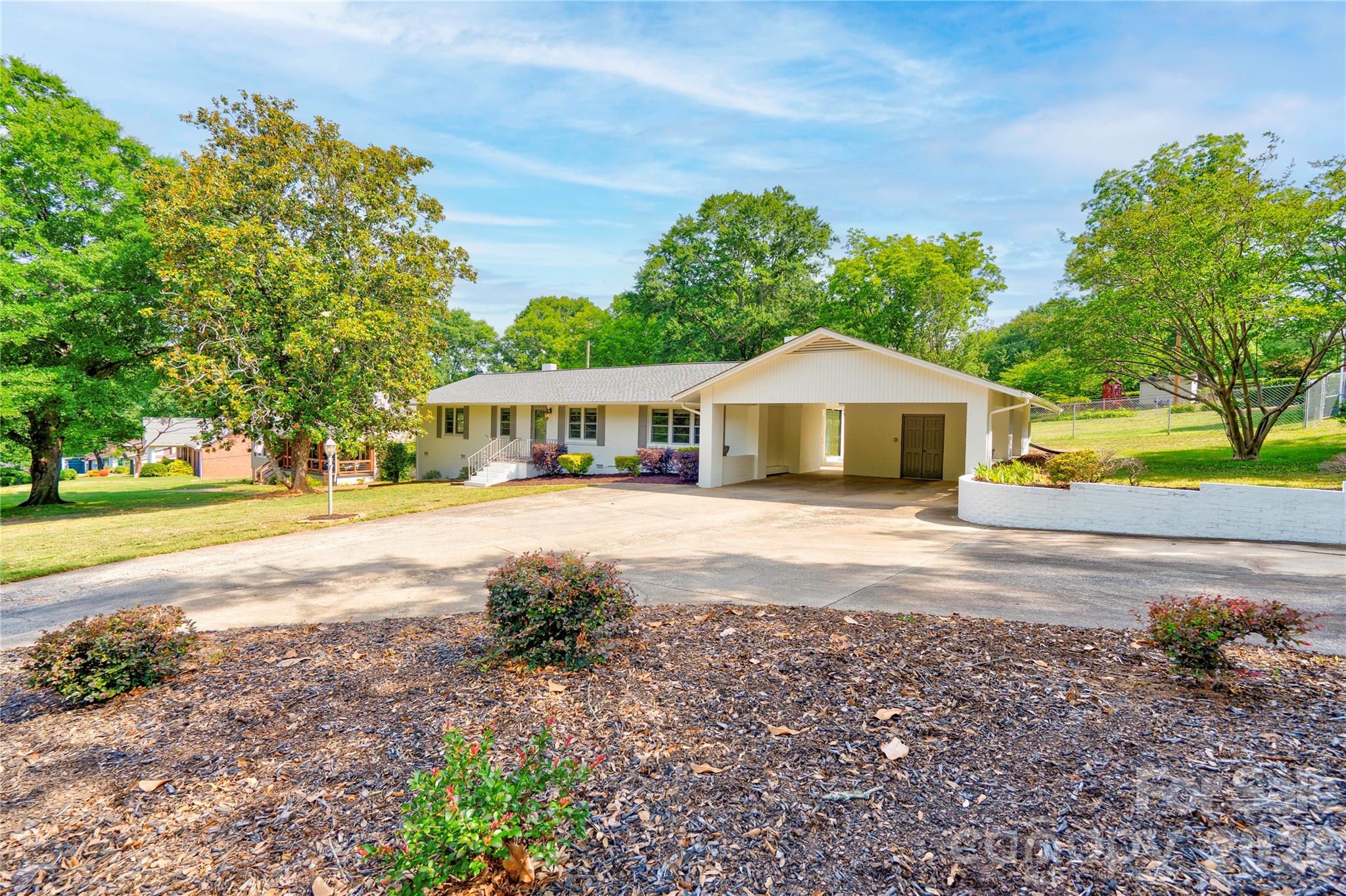 809 Forest Hill Drive Property Photo 3