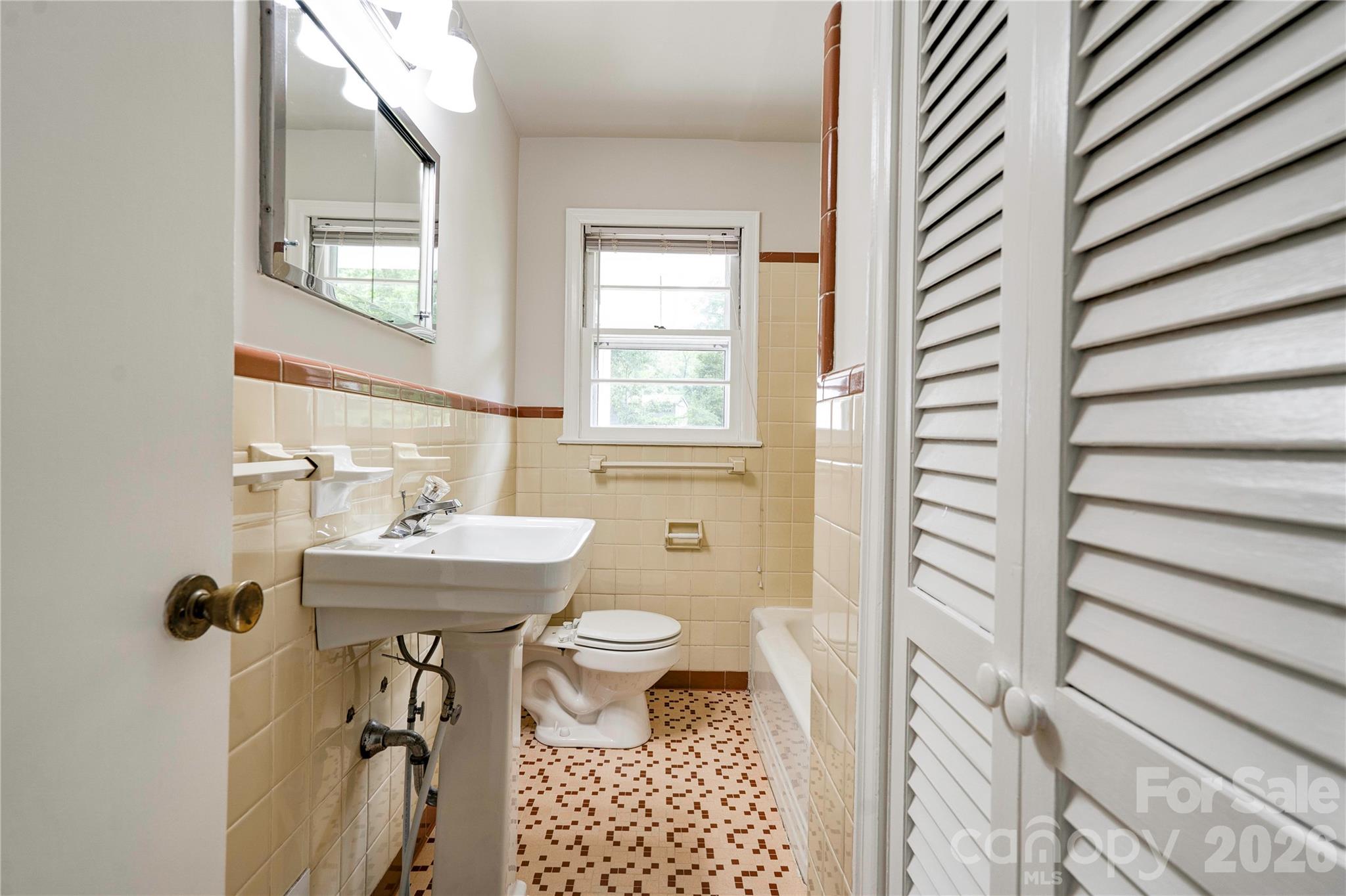 809 Forest Hill Drive Property Photo 18