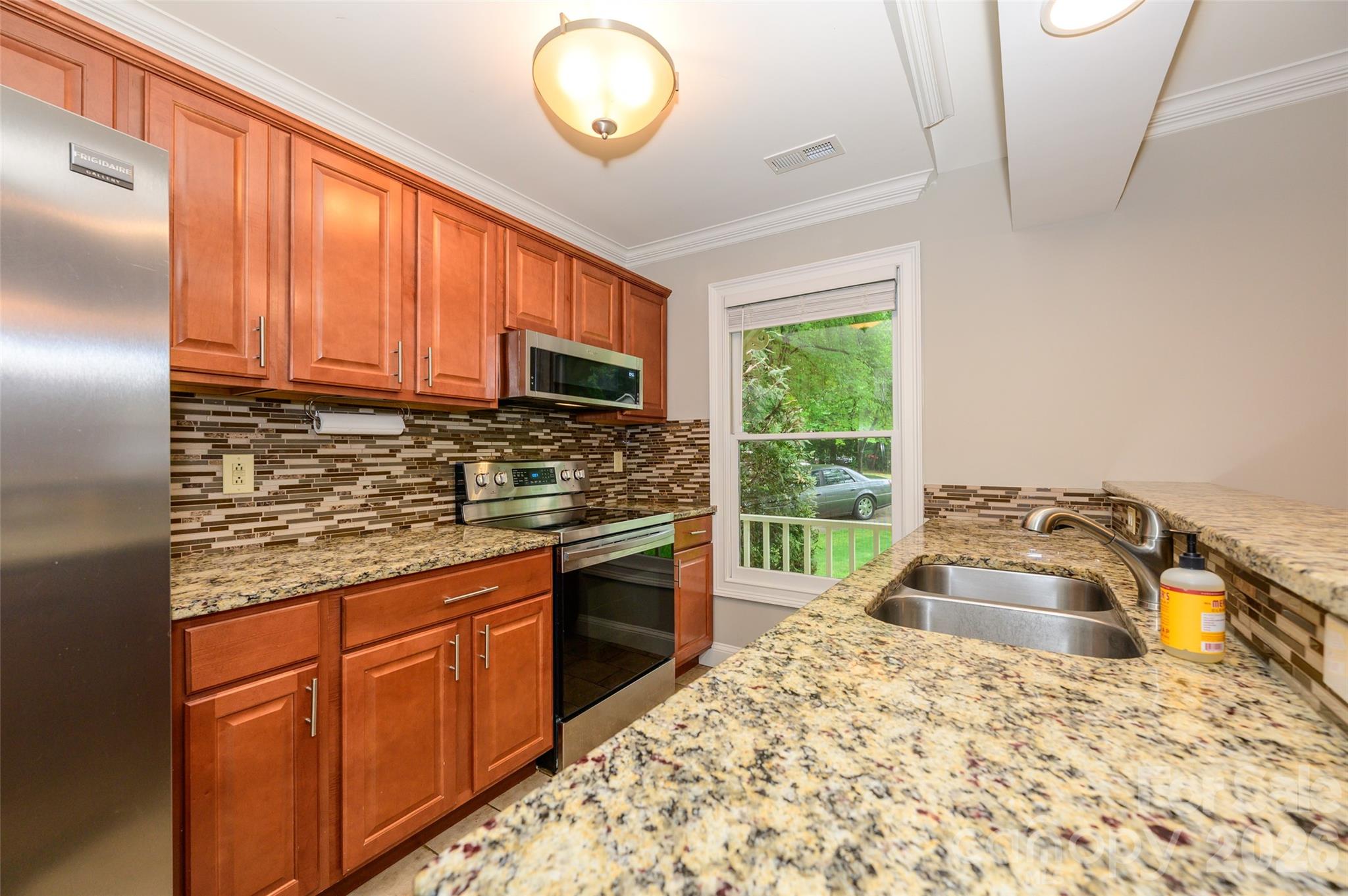 6060 Acadian Woods Drive Property Photo 10