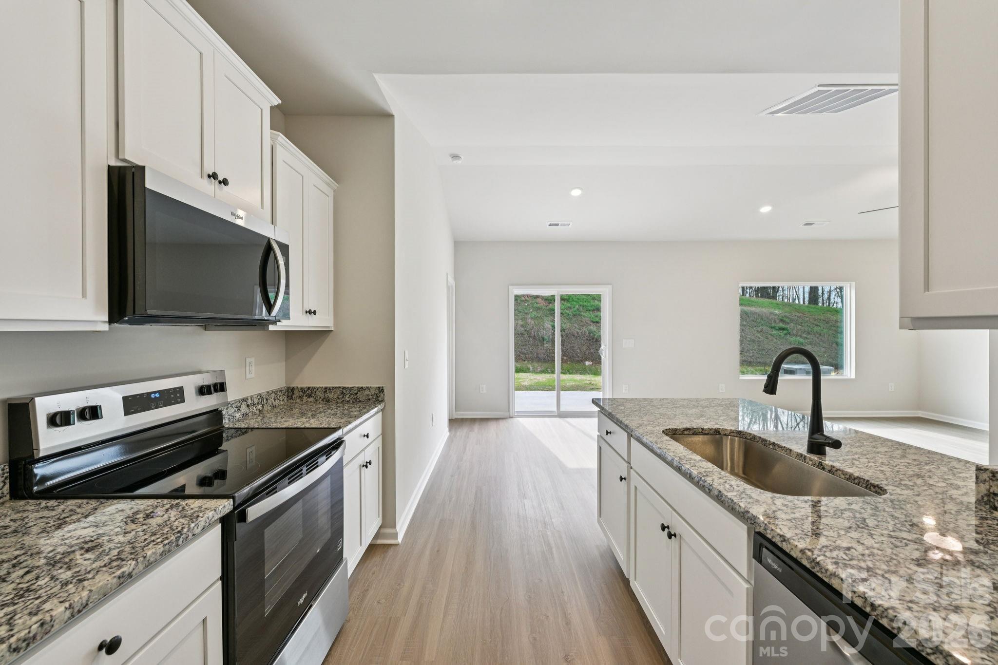 3421 Yorkshire Drive Property Photo 3