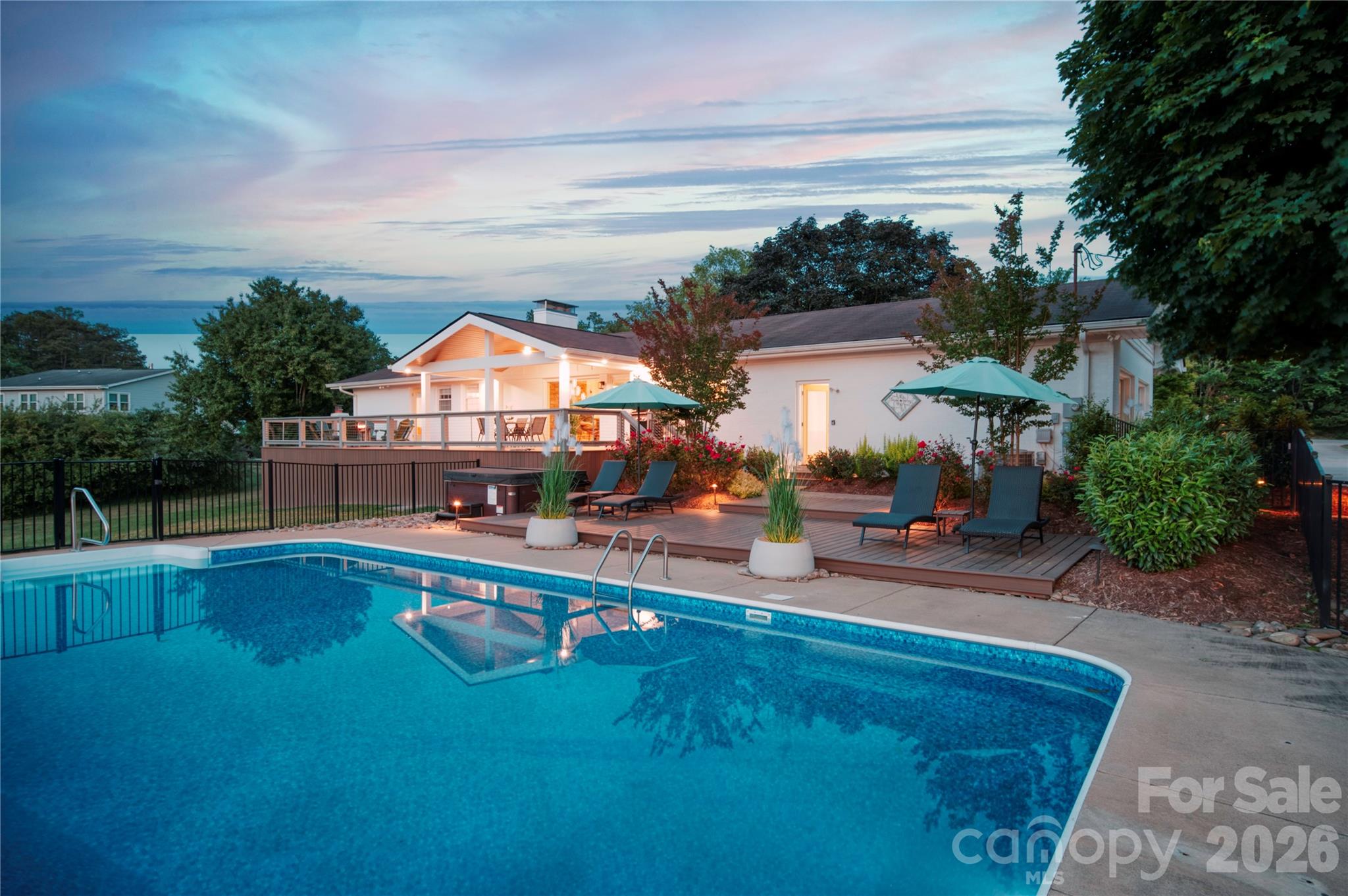 134 W Oakview Road Property Photo 1