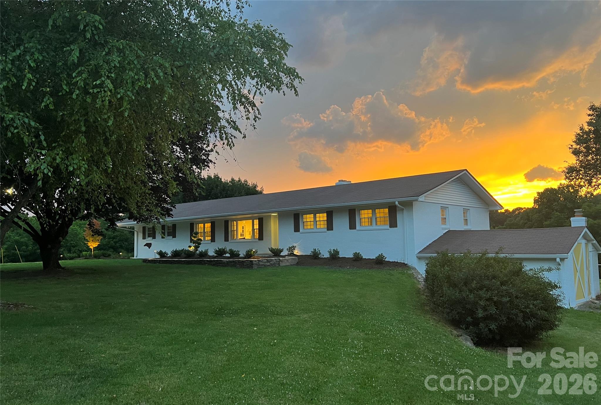 134 W Oakview Road Property Photo 3