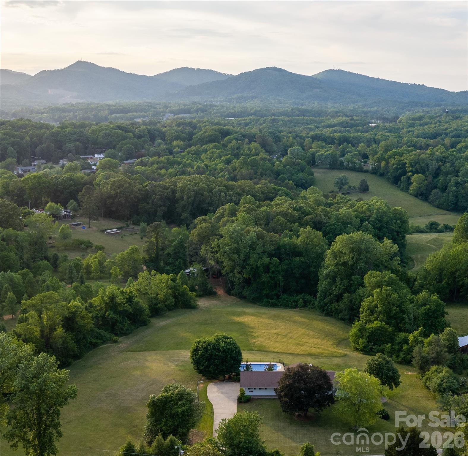 134 W Oakview Road Property Photo 5
