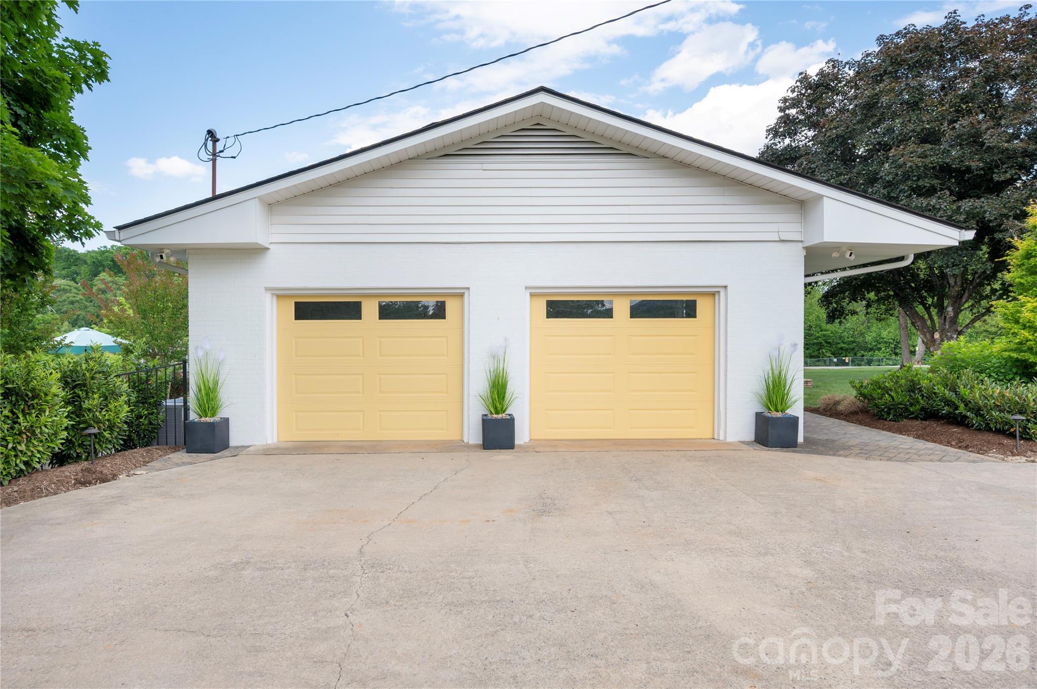 134 W Oakview Road Property Photo 10