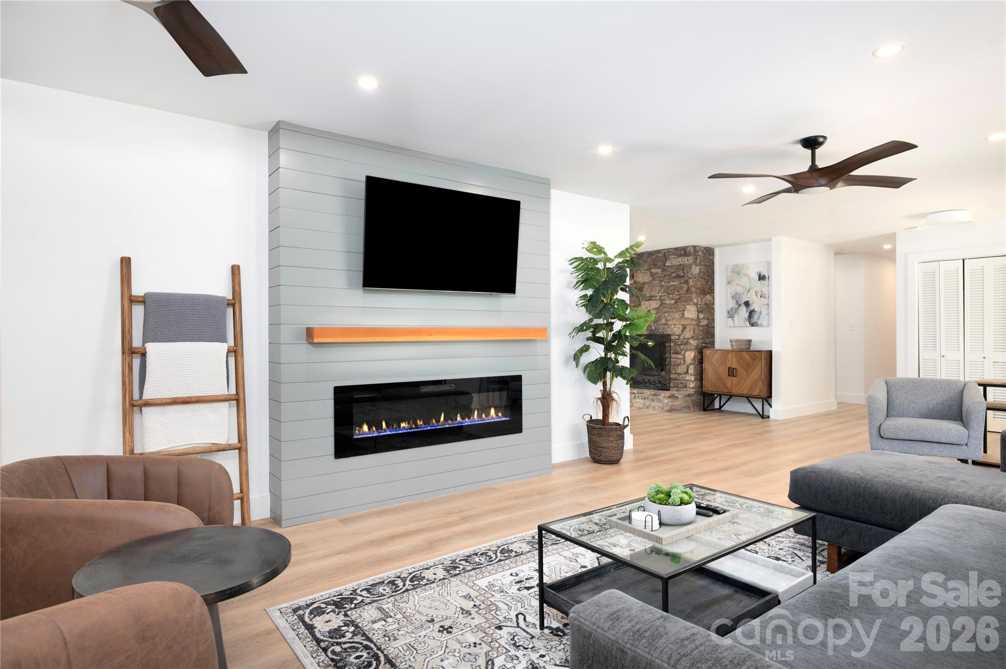 134 W Oakview Road Property Photo 14